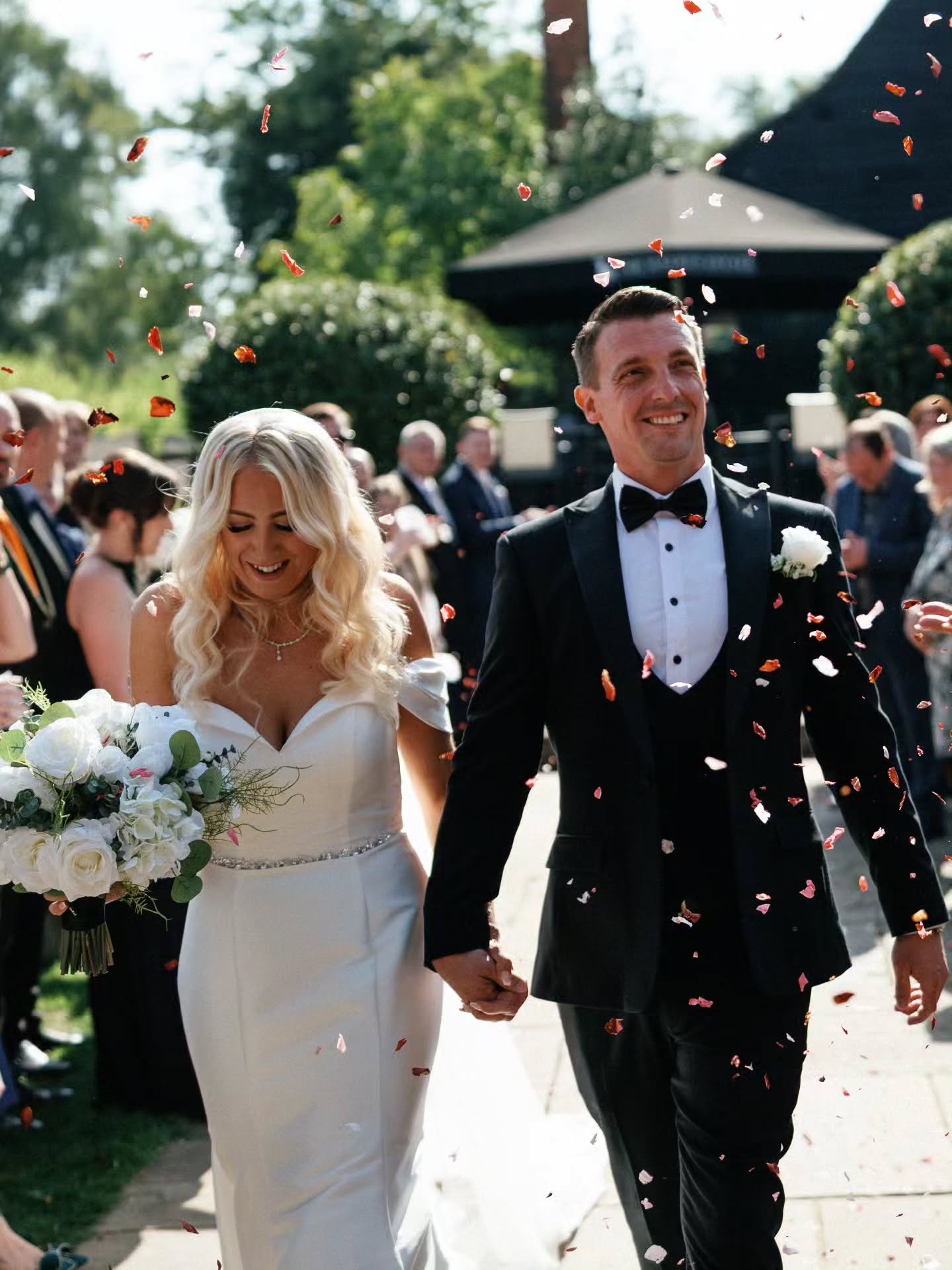 Zoe and Charlie tied the knot at @thewarrenestate_weddings yesterday! 
Absolutely amazing day! The weather was perfect, guests were amazing and a great day all round. Here is a little sneak peek.