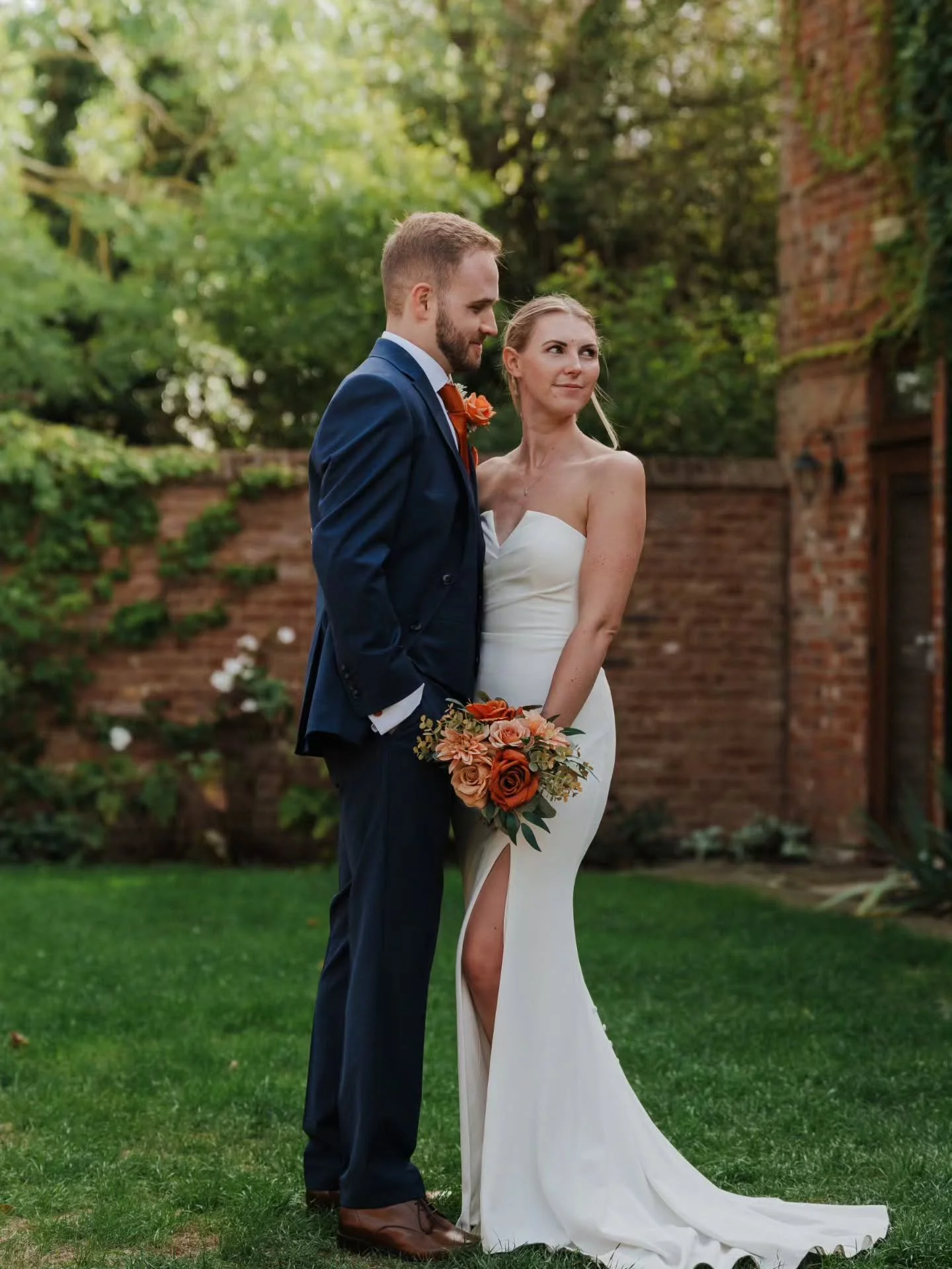 Hannah and Ben.....what an amazing day you had at the beautiful @aptonhall 
Always good bing back at this truly great venue! 
Working alongside some incredible people @rewindthedayweddingfilms @heartwoodweddingfilms @danbrockmusic