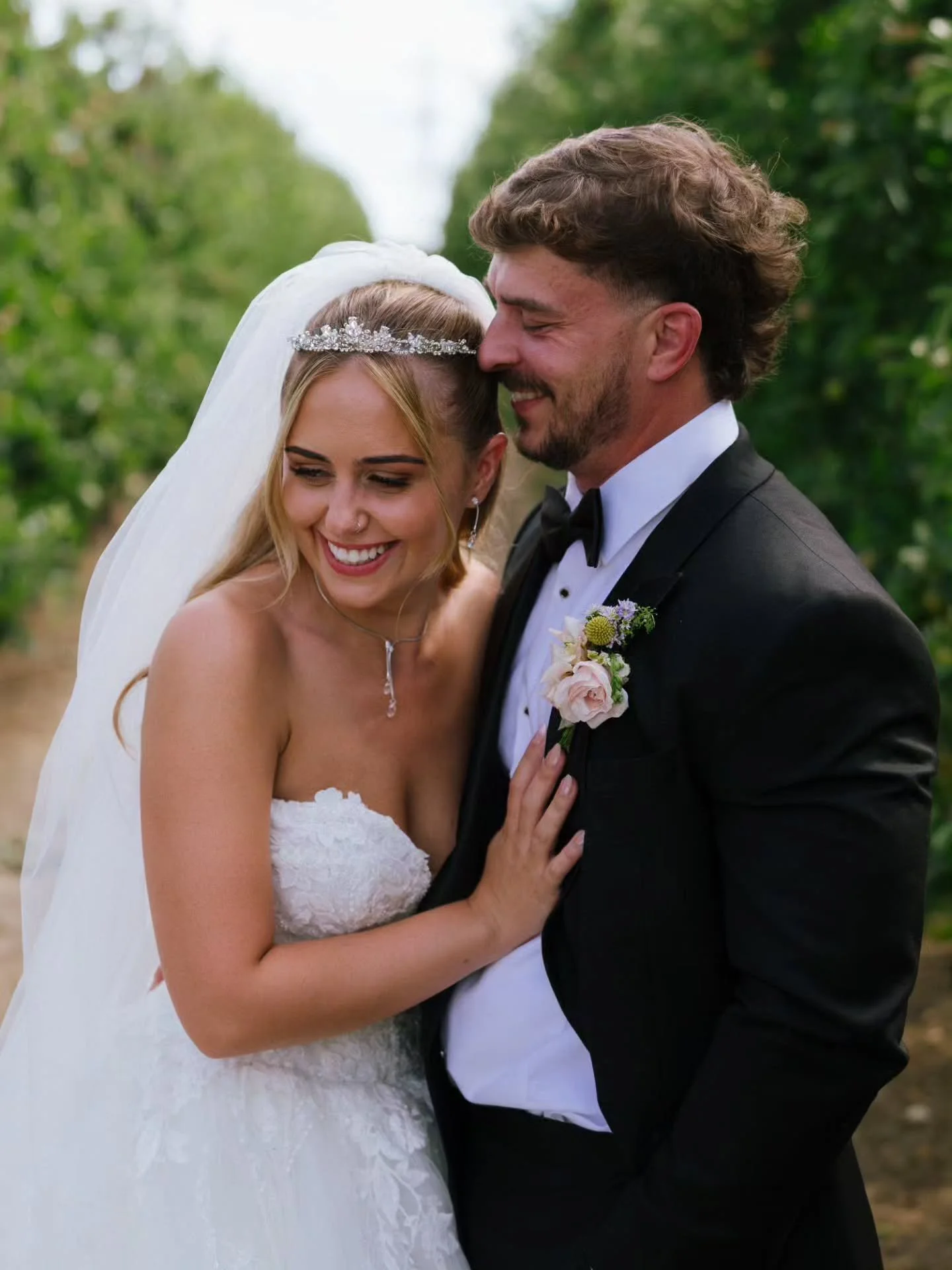 First time at the amazing @thebarnyardkent for Maria and Jack's and it did not disappoint! The sun was hot hot hot but that didnt stop these guys have alot of fun!! Would love to go back! 

Suppliers please get in touch so I can tag!!