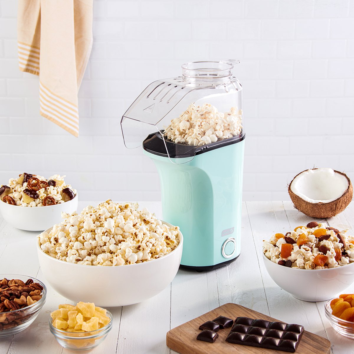 Fresh Pop Popcorn Maker DAPP150V2_0485.jpg