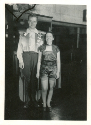 Forrest J. Ackerman and Myrtle R. Jones in their futuristicostumes Jones made. Image courtesy: Costume.org