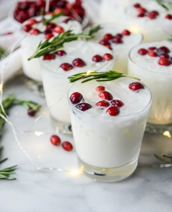 White Christmas Margarita PunchSource: howsweeteats.com