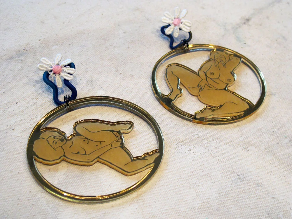 gold-acrylichoops02.jpg