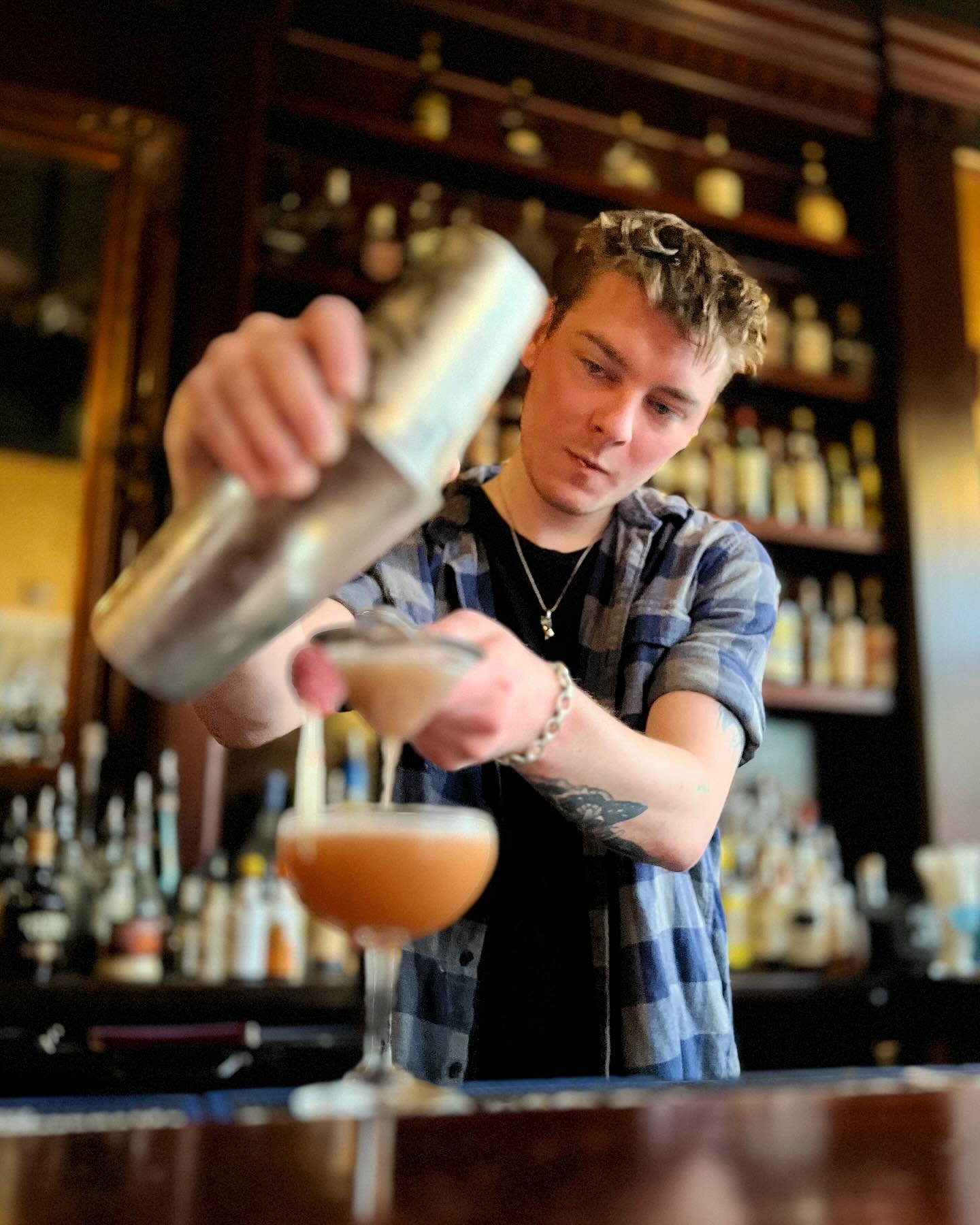 Find someone that looks at you, like Spencer looks at his cocktails.
-
-
-
#thewashingtonsquaretavern #brooklineeats #bostontavern #cocktaillovers