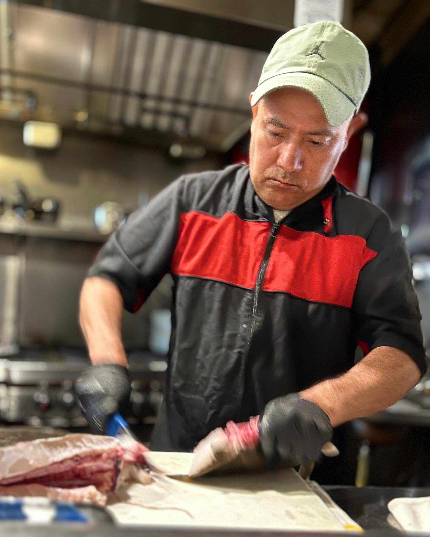 Chef Luis always offers you the freshest Seafood on the menu. 
-
-
-
#washingtonsquareTavern #halibut #brooklineeats #eatlocal #bostontavern