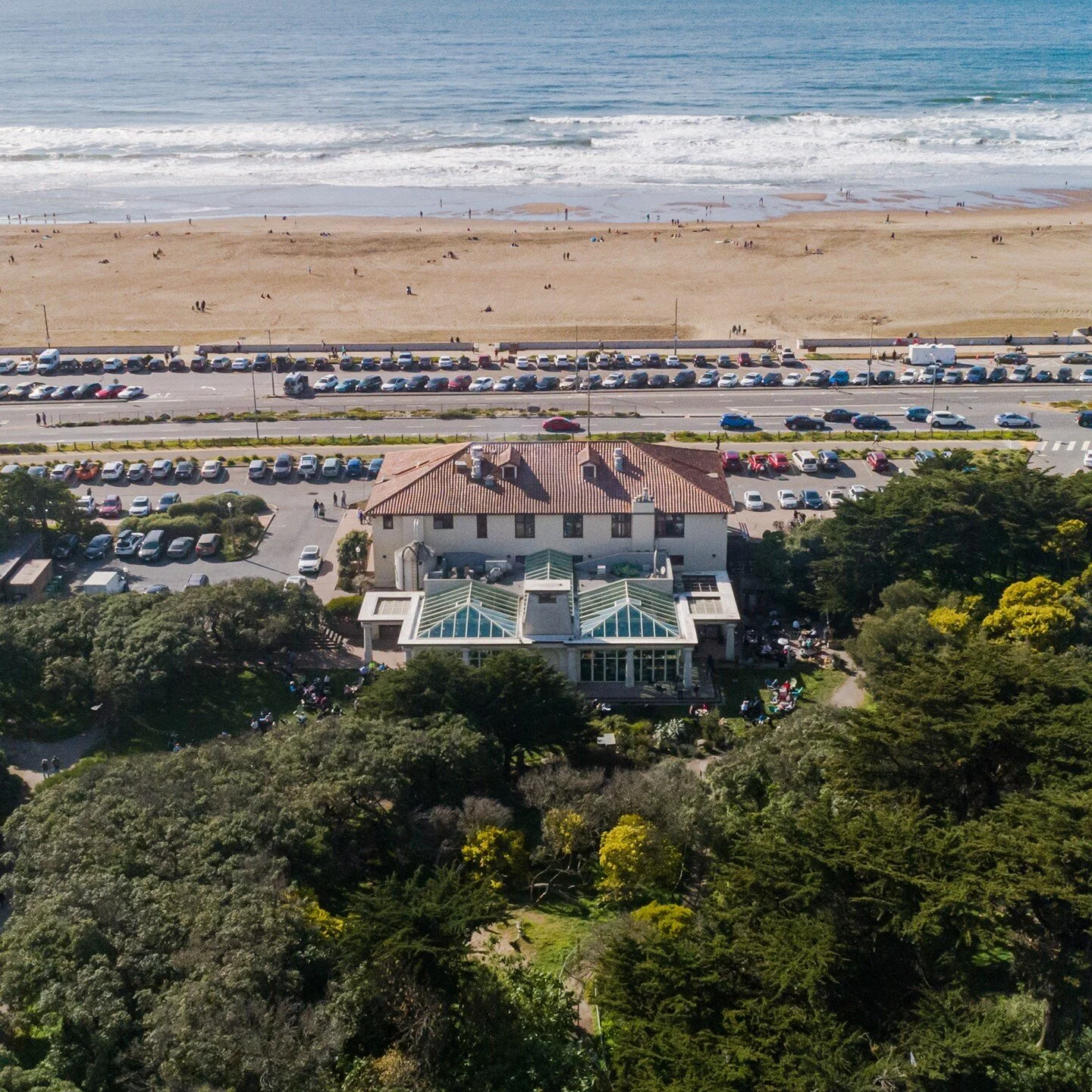 🚗 Visiting the beach or Golden Gate Park this 🇺🇸Memorial weekend? Dine at the Beach Chalet after your excursion. New menus. New chefs. New Dining room and bar. Delicious cuisine. 

#oceanbeachsf #parkchalet #oceanbeachsfca #goldengatepark #oceanbeachca #greathighway #surfsup #dalycity #sfbeaches #sanbruno #sunsetdistrict