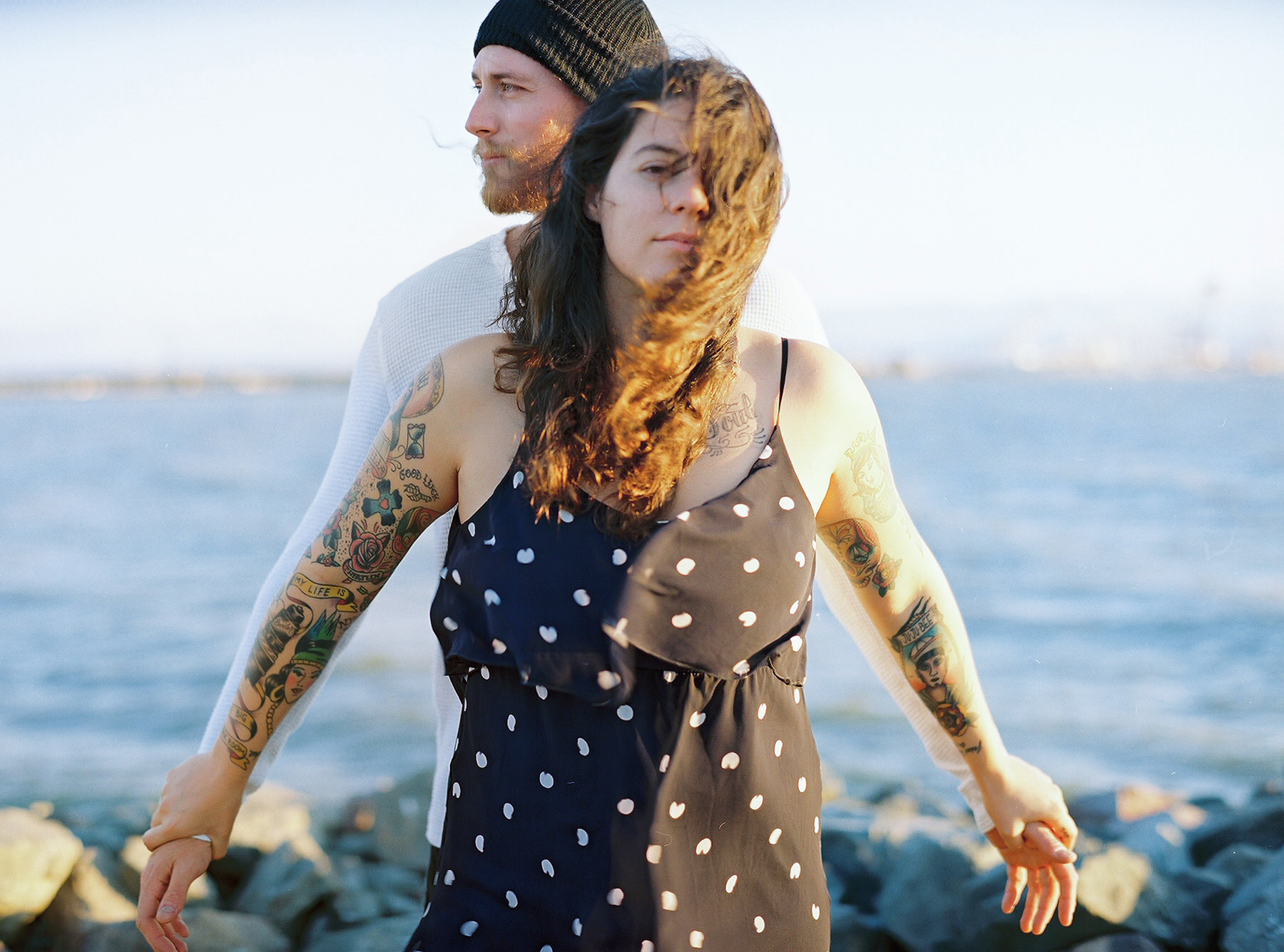 WP-lia-jason-sailor-oakland-california-bay-water-couple-love-engagement-tatoos002.jpg