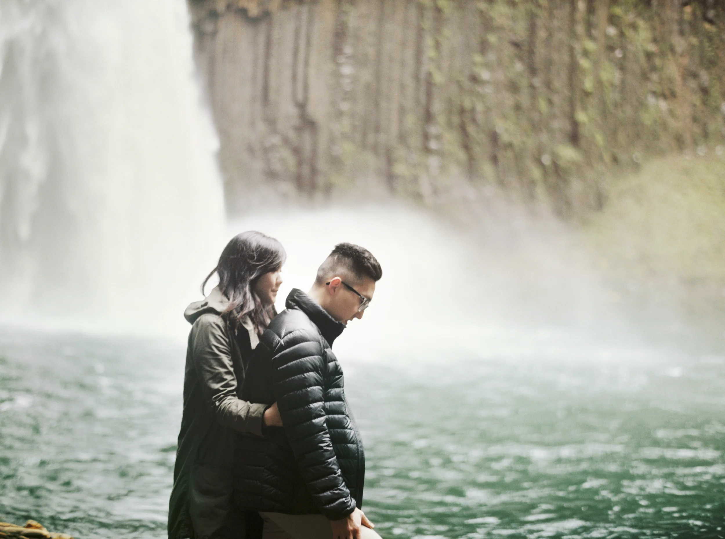 015+SPLIT IMAGE_outlive+creative+contax645+film+hidey+deems+abiqua+falls.jpg