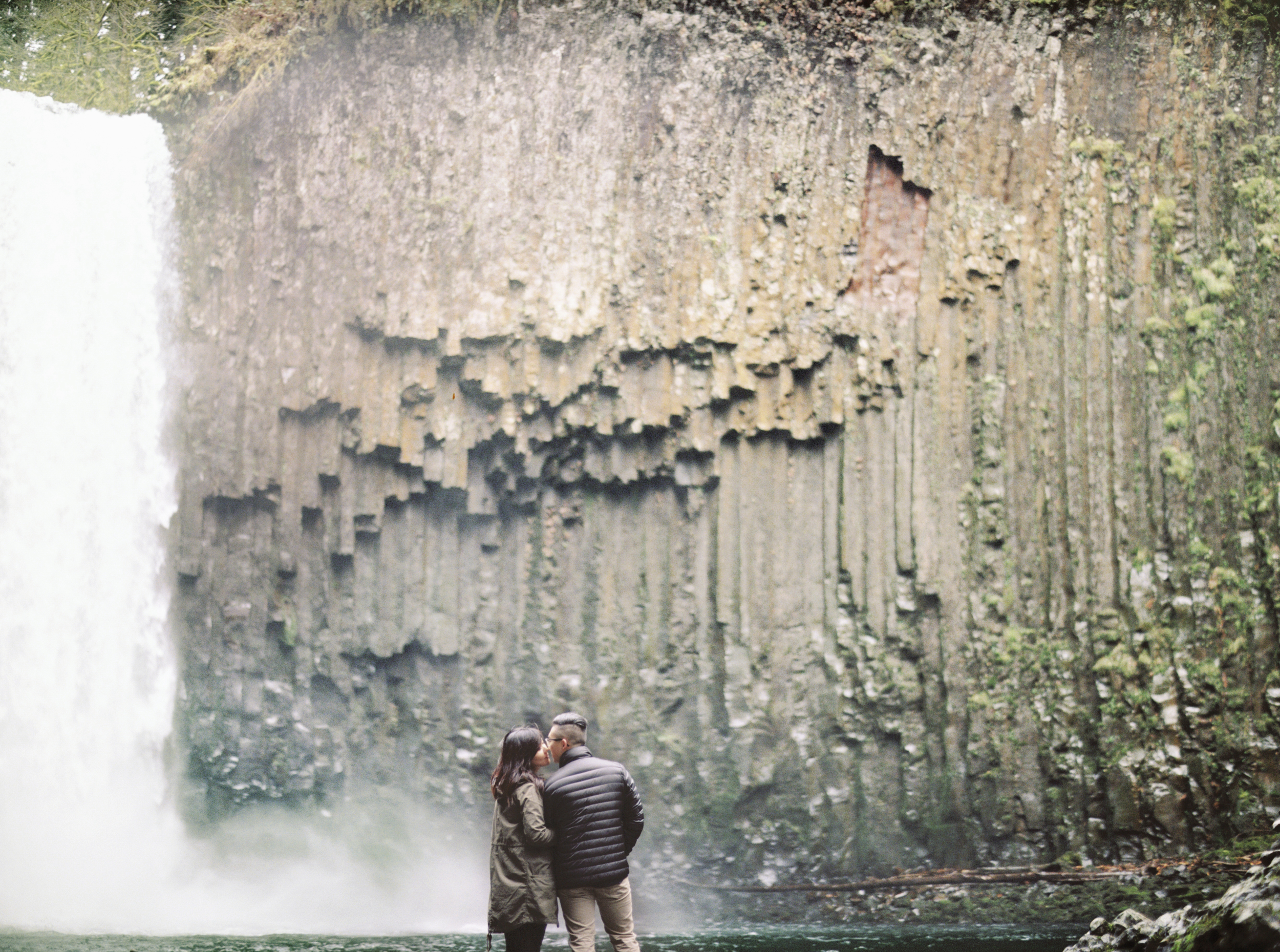 032+SPLIT IMAGE_outlive+creative+contax645+film+hidey+deems+abiqua+falls.jpg