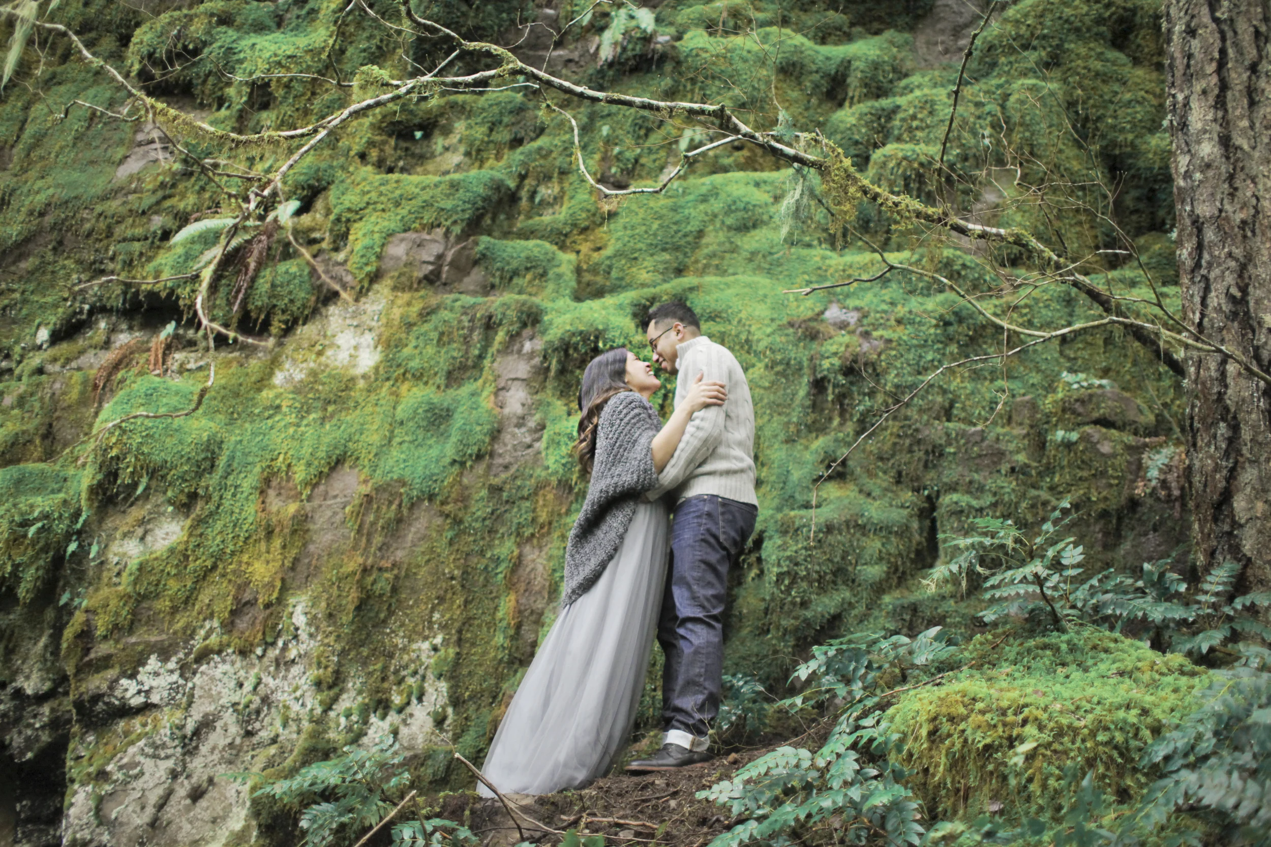029+outlive+creative+oregon+engagement+session+best+photo+shoot+sov+kristin+panther+falls.jpg