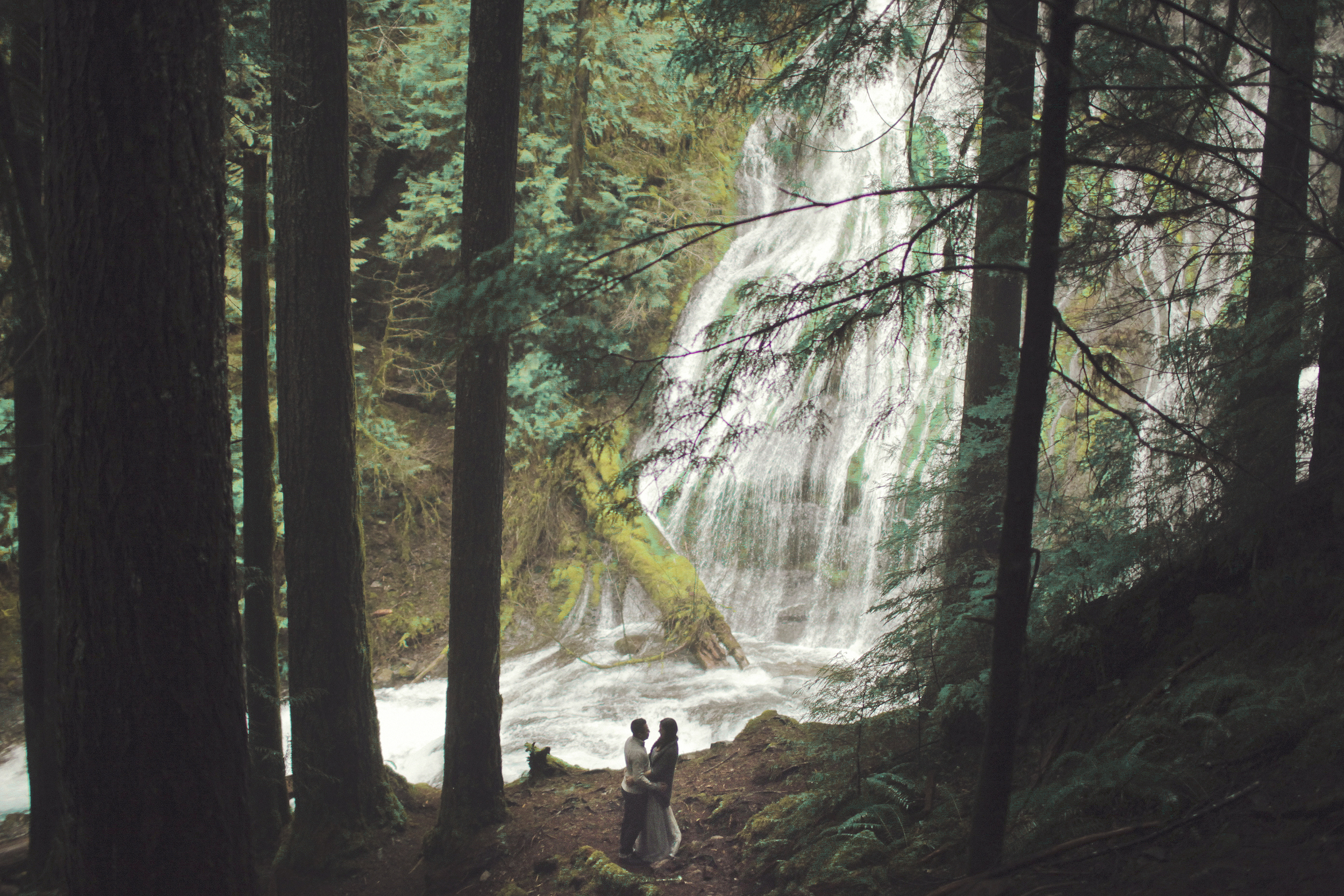 049+outlive+creative+oregon+engagement+session+best+photo+shoot+sov+kristin+panther+falls.jpg