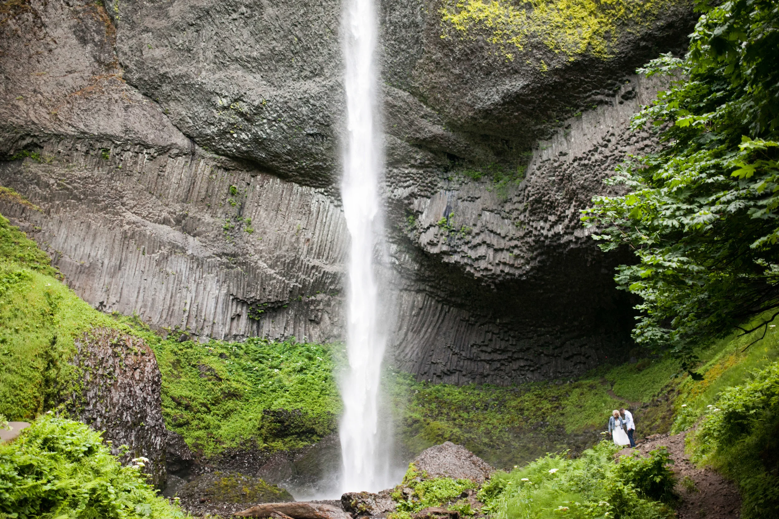 019Meagan+Tommy @ Latourell Falls +Oregon+Engagement+Session+Portland+Wedding+Film+Photography@outlivecreative.jpg