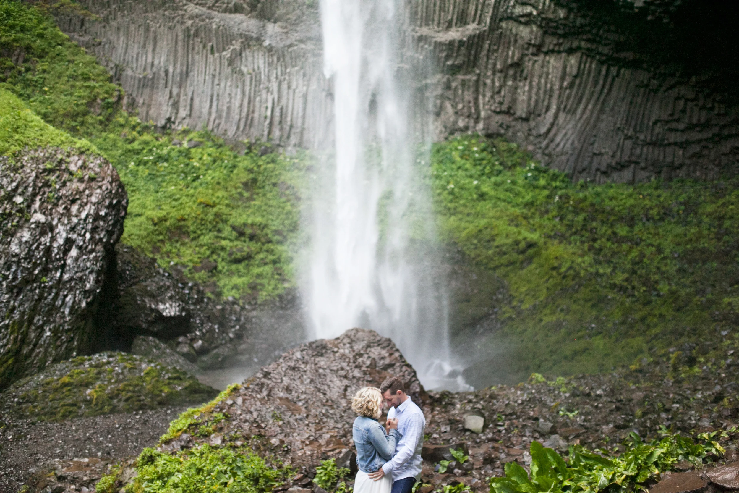 022Meagan+Tommy @ Latourell Falls +Oregon+Engagement+Session+Portland+Wedding+Film+Photography@outlivecreative.jpg