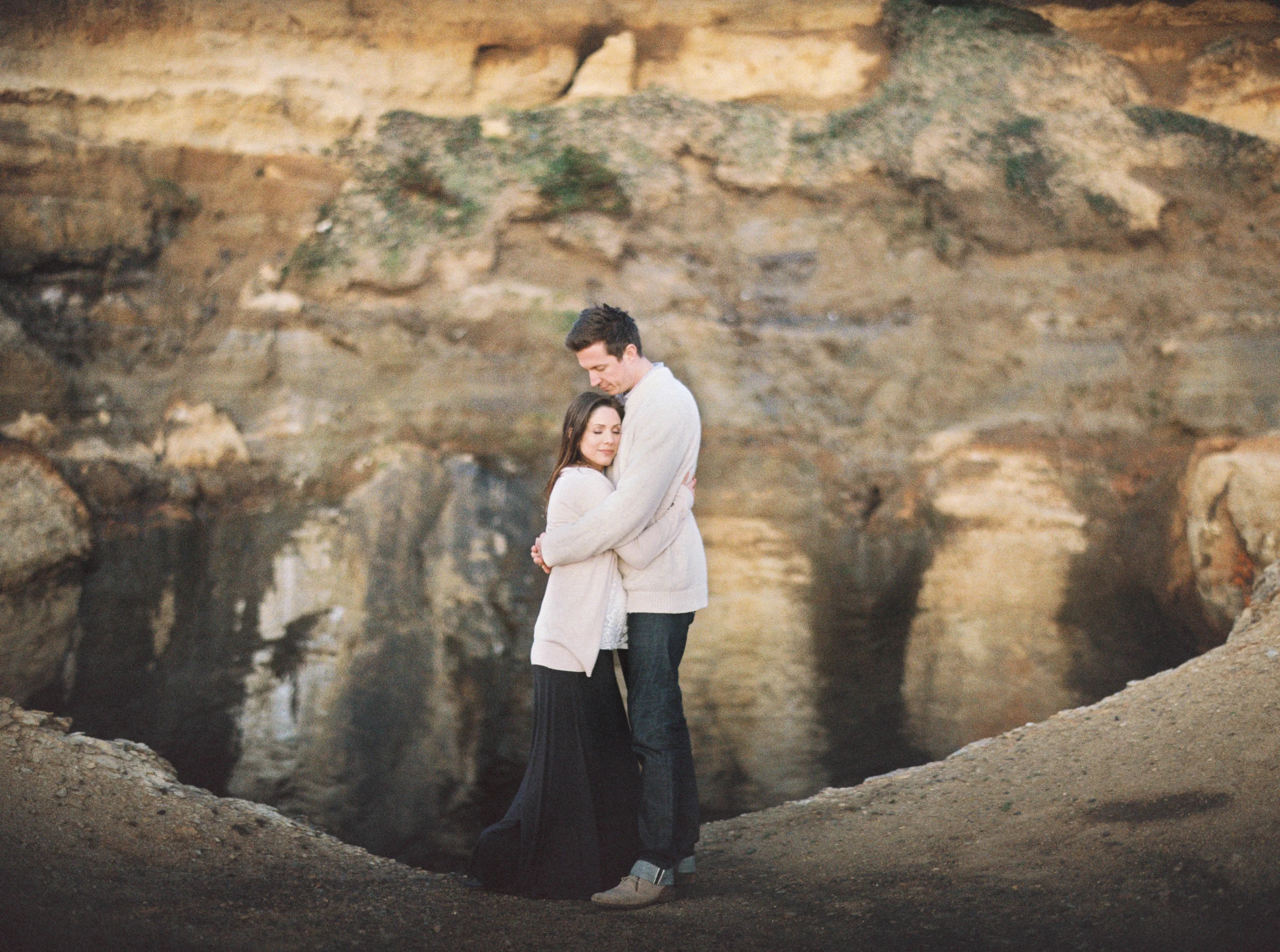 033DevilsPunchBowl+OregonCoastEngagmentPhotoShoot+OutliveCreative.jpg