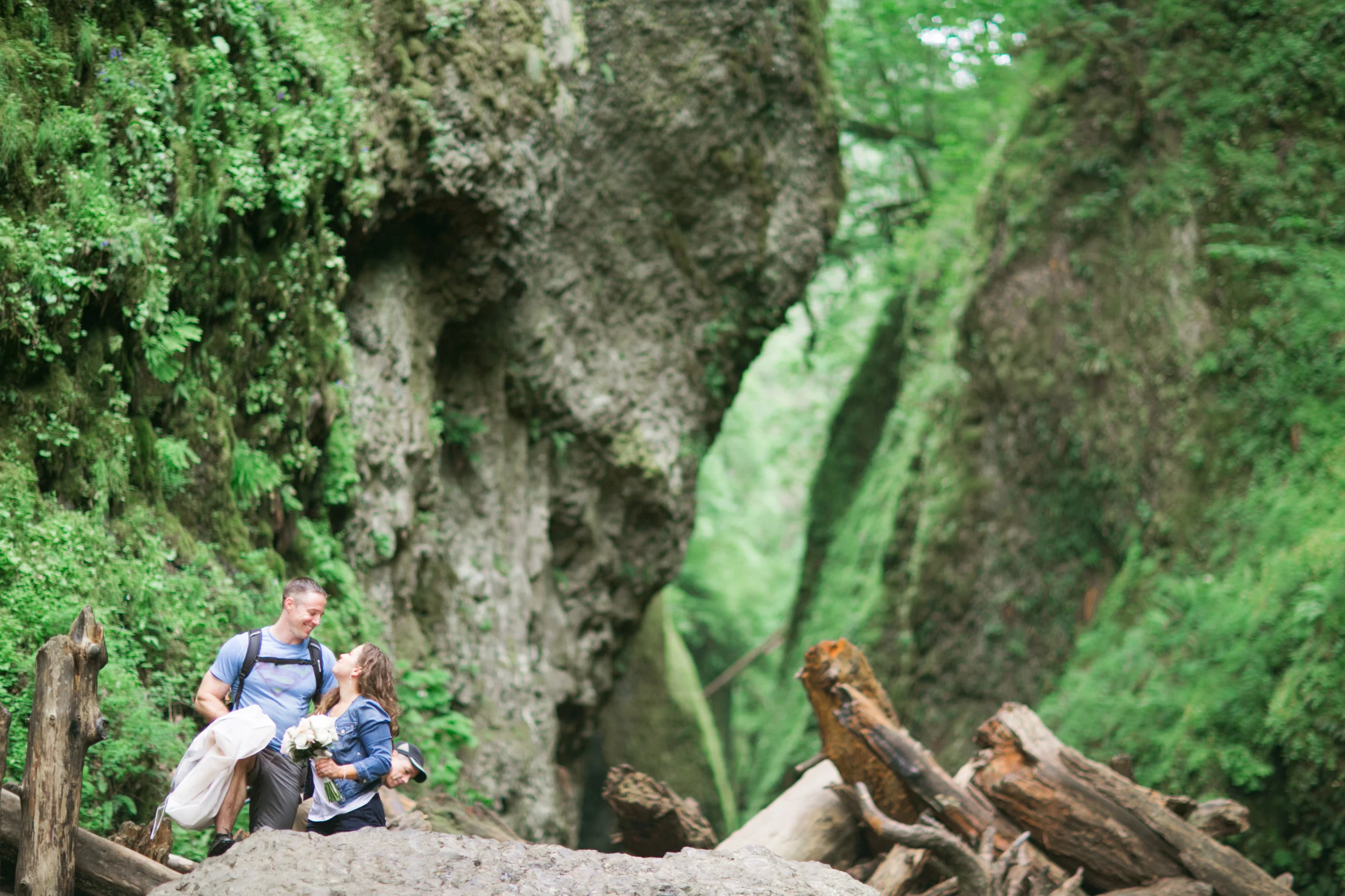 024OneontaGorge+Elopement+Photography+Videography+Oregon+OutliveCreative.jpg