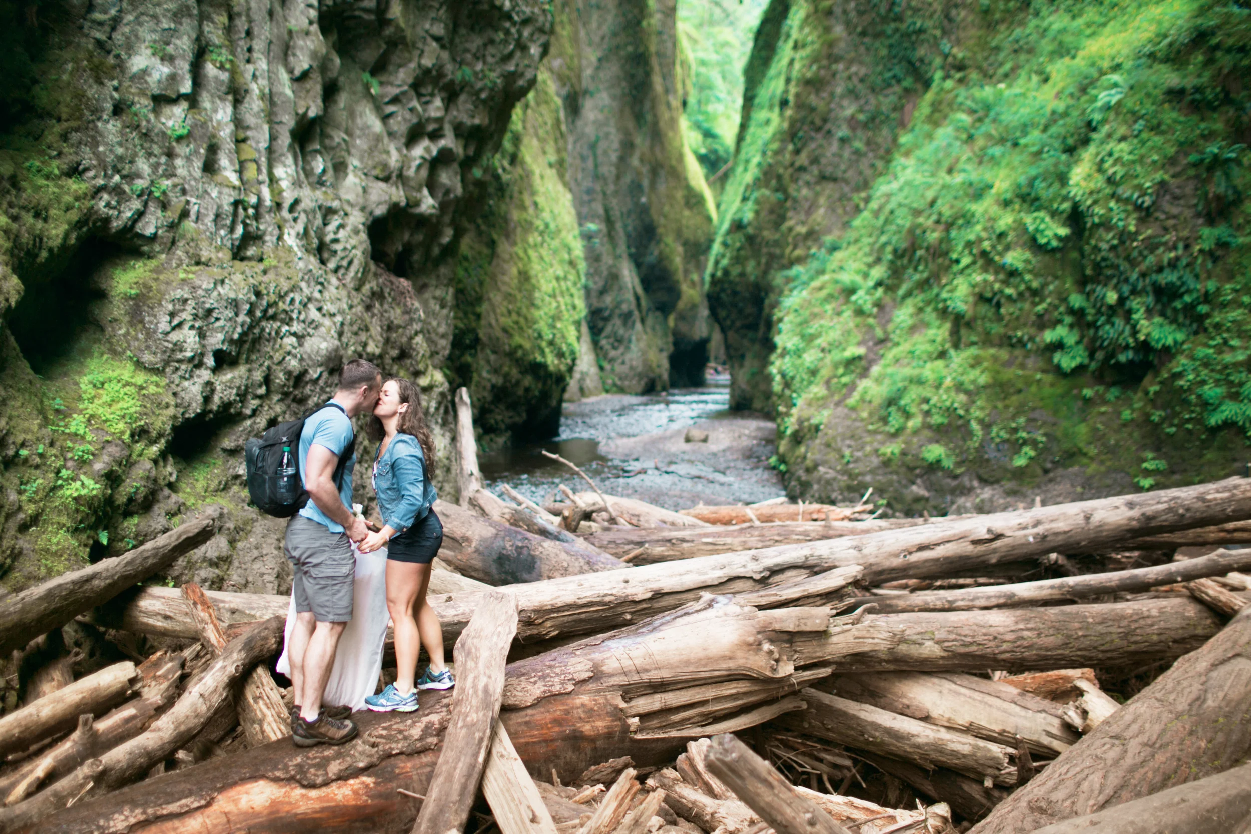 031OneontaGorge+Elopement+Photography+Videography+Oregon+OutliveCreative.jpg