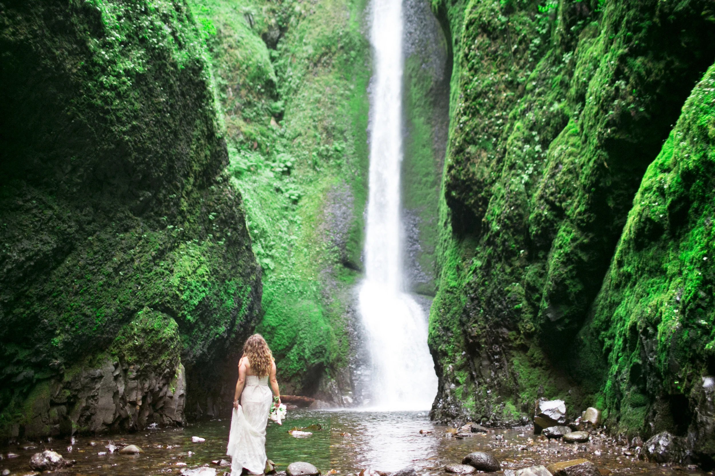 048OneontaGorge+Elopement+Photography+Videography+Oregon+OutliveCreative.jpg