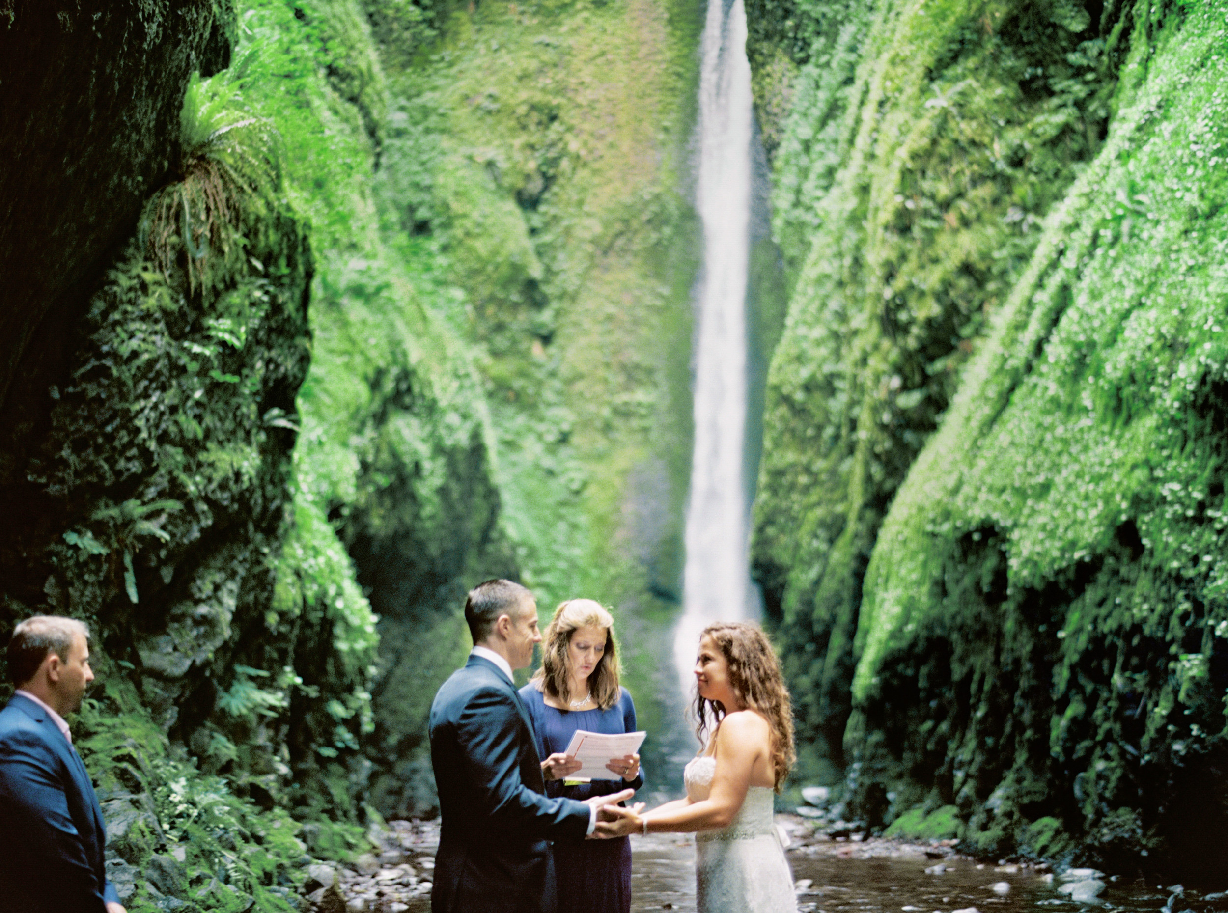 056OneontaGorge+Elopement+Photography+Videography+Oregon+OutliveCreative.jpg