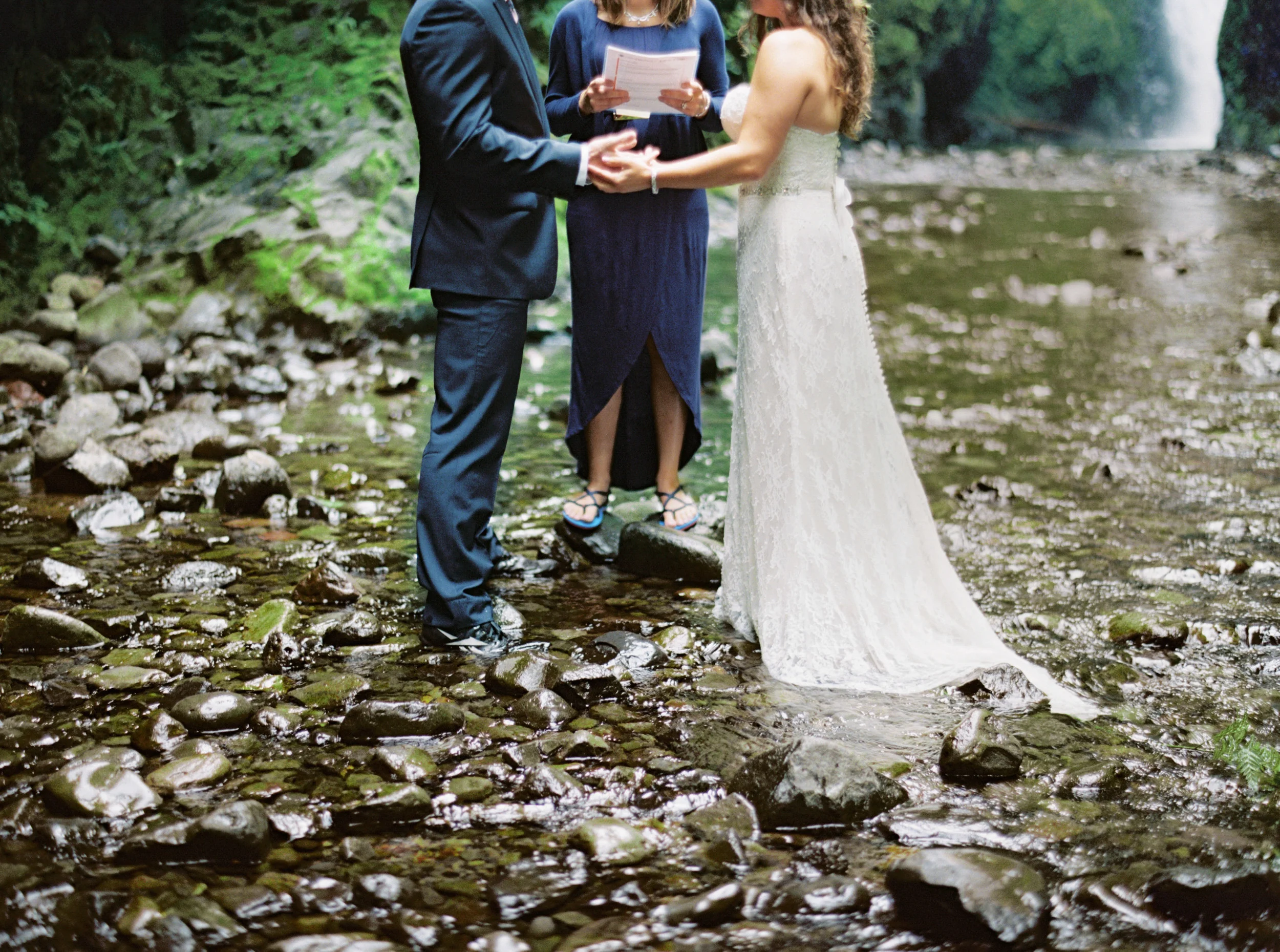 057OneontaGorge+Elopement+Photography+Videography+Oregon+OutliveCreative.jpg