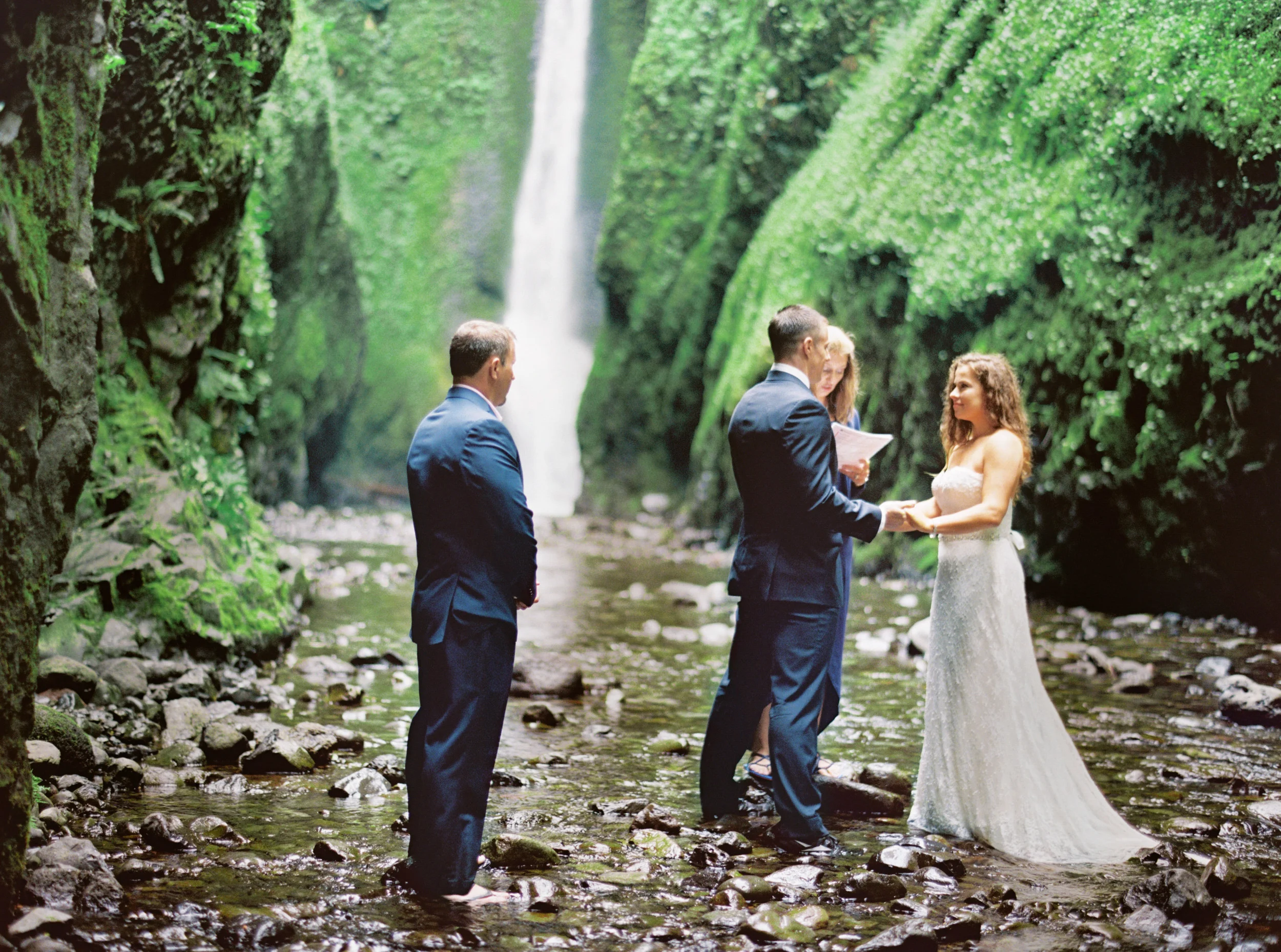 058OneontaGorge+Elopement+Photography+Videography+Oregon+OutliveCreative.jpg