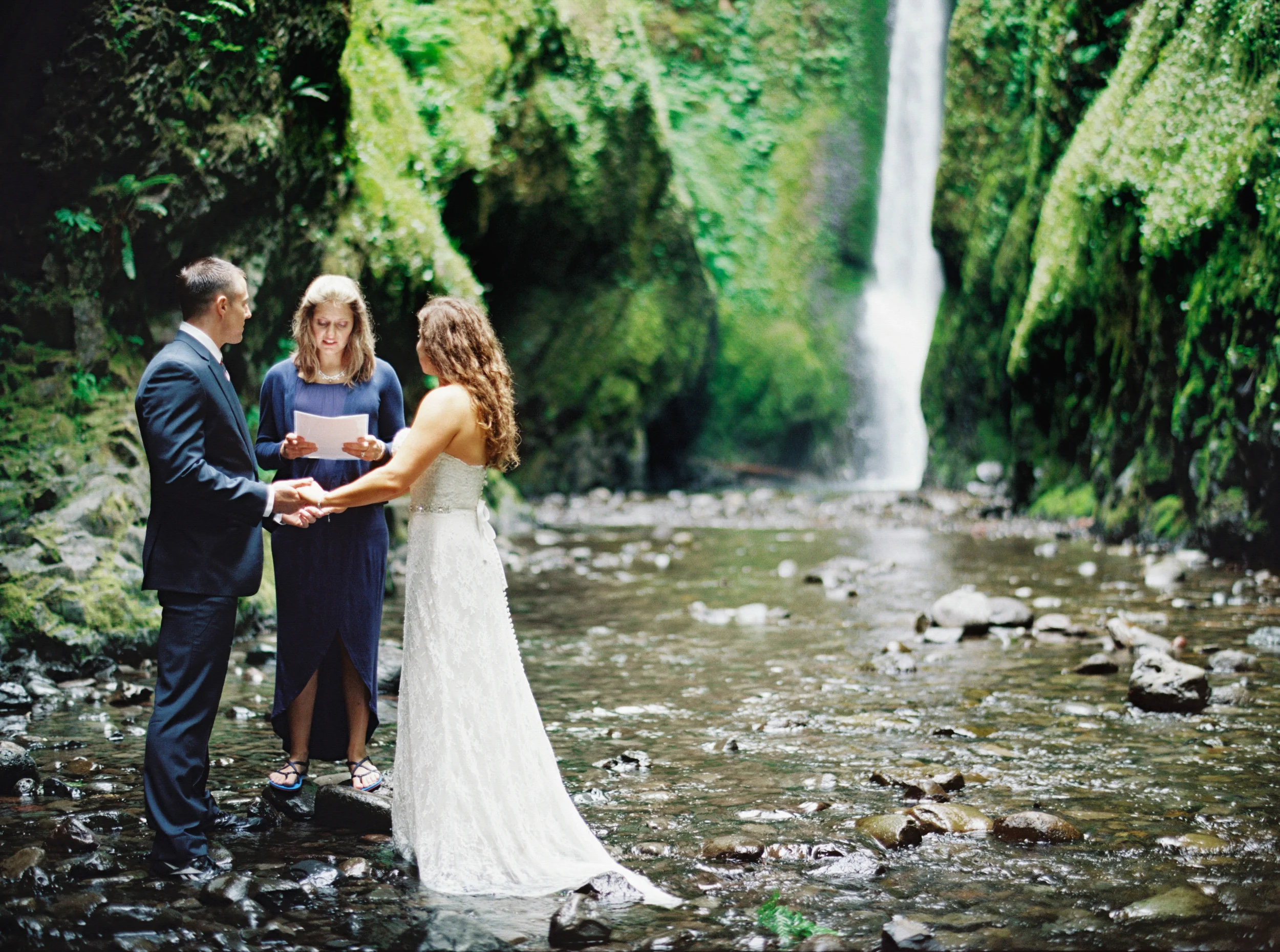 060OneontaGorge+Elopement+Photography+Videography+Oregon+OutliveCreative.jpg