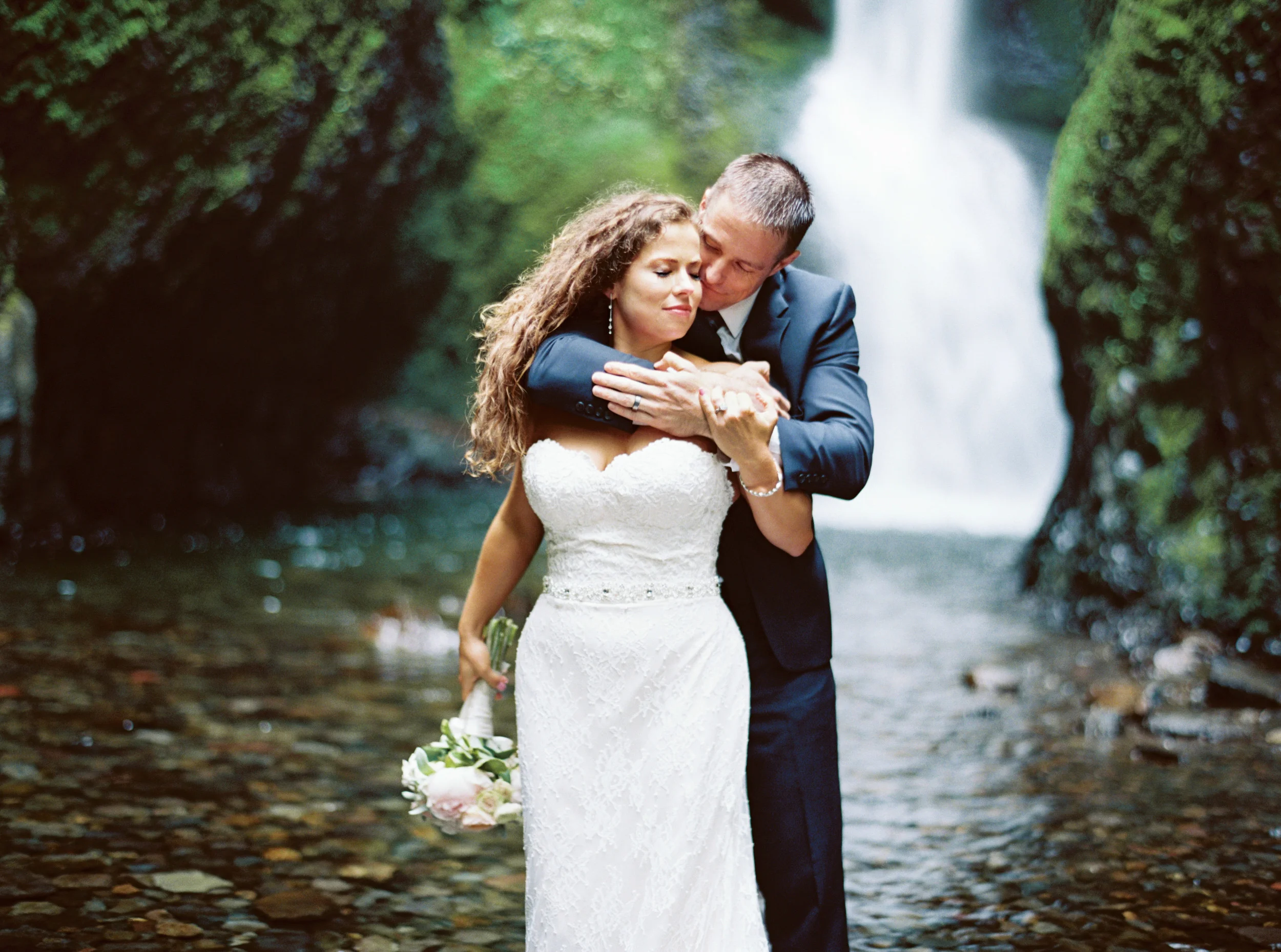 067OneontaGorge+Elopement+Photography+Videography+Oregon+OutliveCreative.jpg