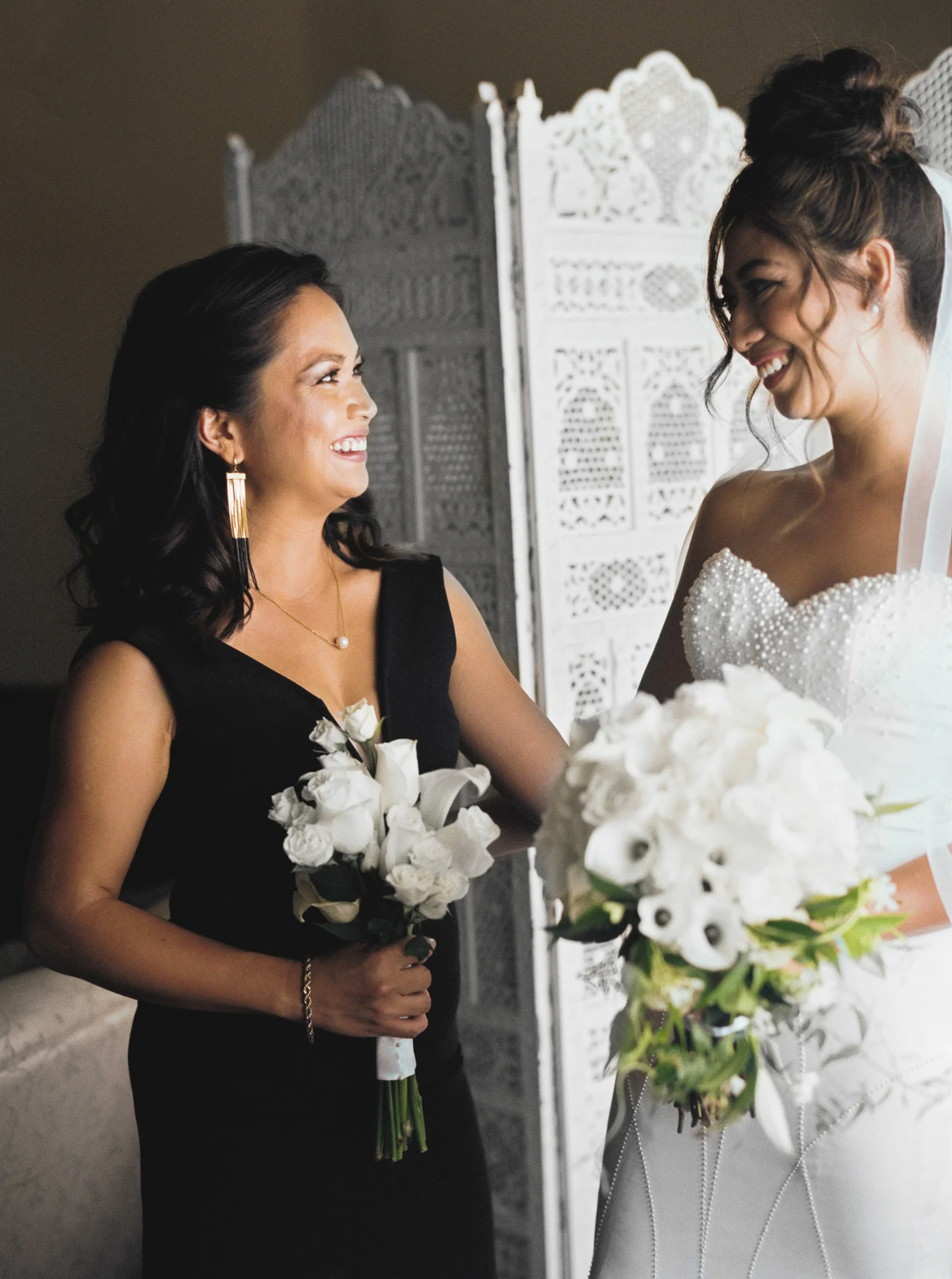 025OutliveCreative_Travel_Photographer_Videographer_Lewis&Clark_Oregon_Elegant_BlackTie_Destination_Wedding.jpg