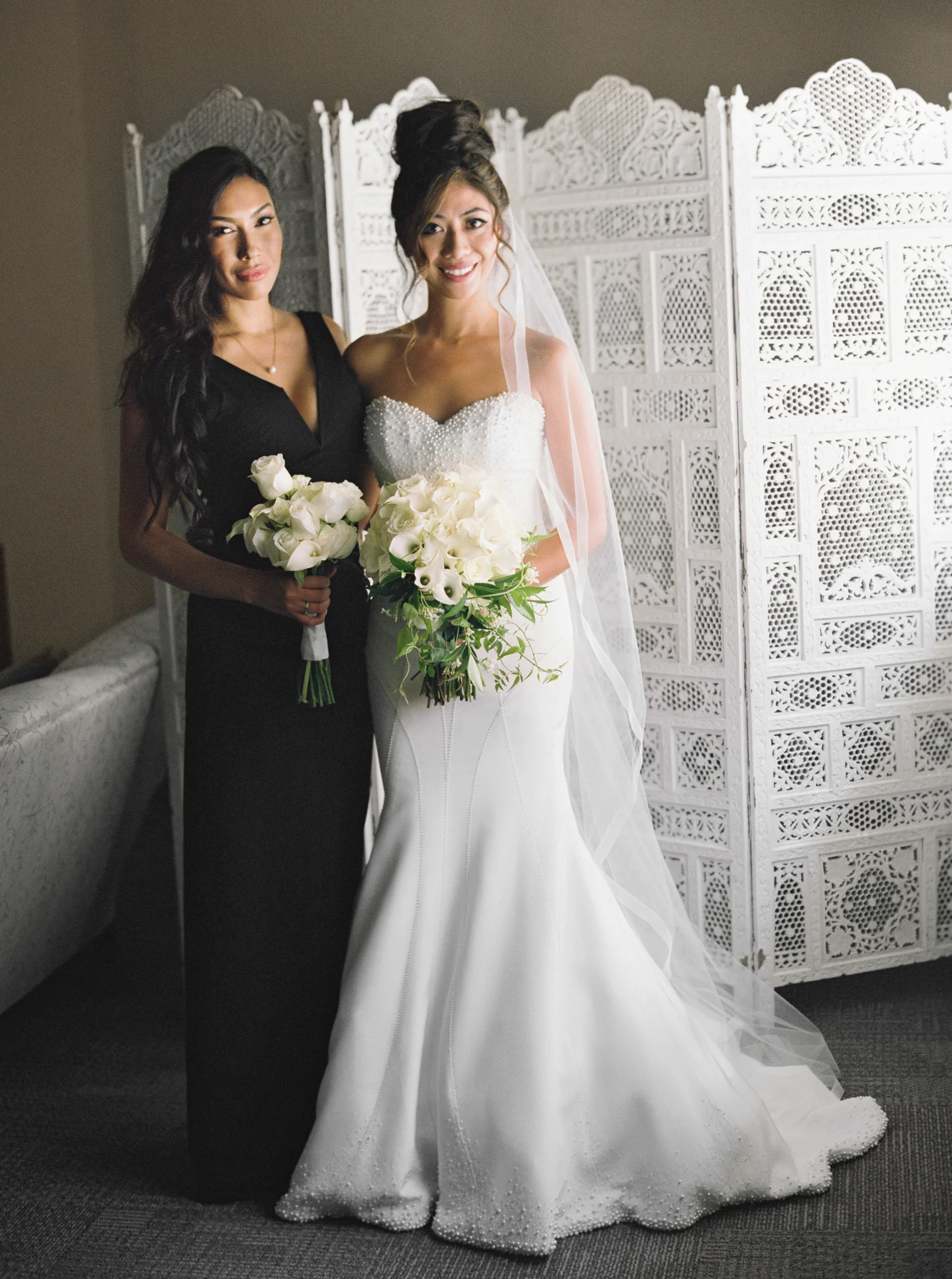 036OutliveCreative_Travel_Photographer_Videographer_Lewis&Clark_Oregon_Elegant_BlackTie_Destination_Wedding.jpg