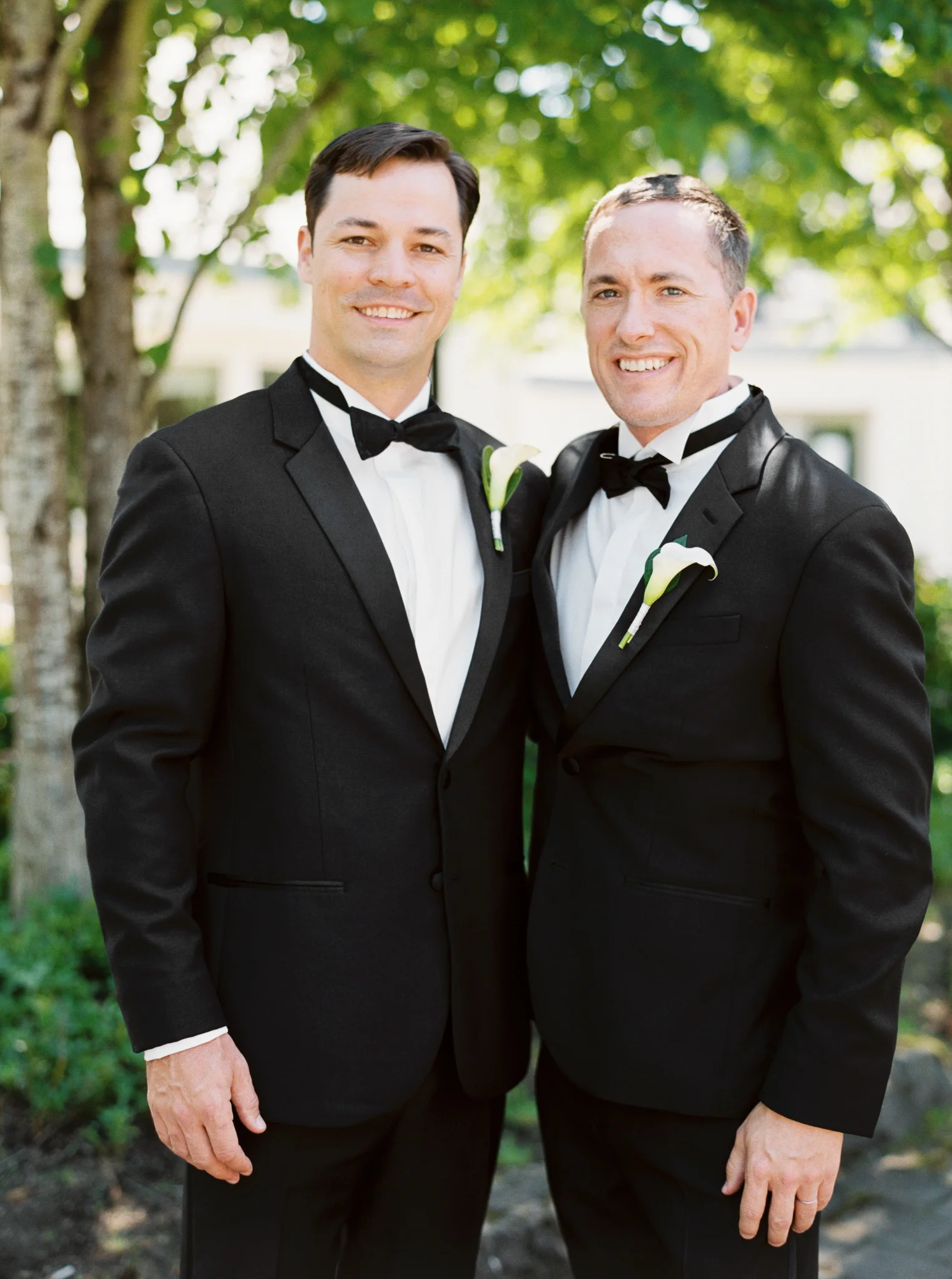 064OutliveCreative_Travel_Photographer_Videographer_Lewis&Clark_Oregon_Elegant_BlackTie_Destination_Wedding.jpg