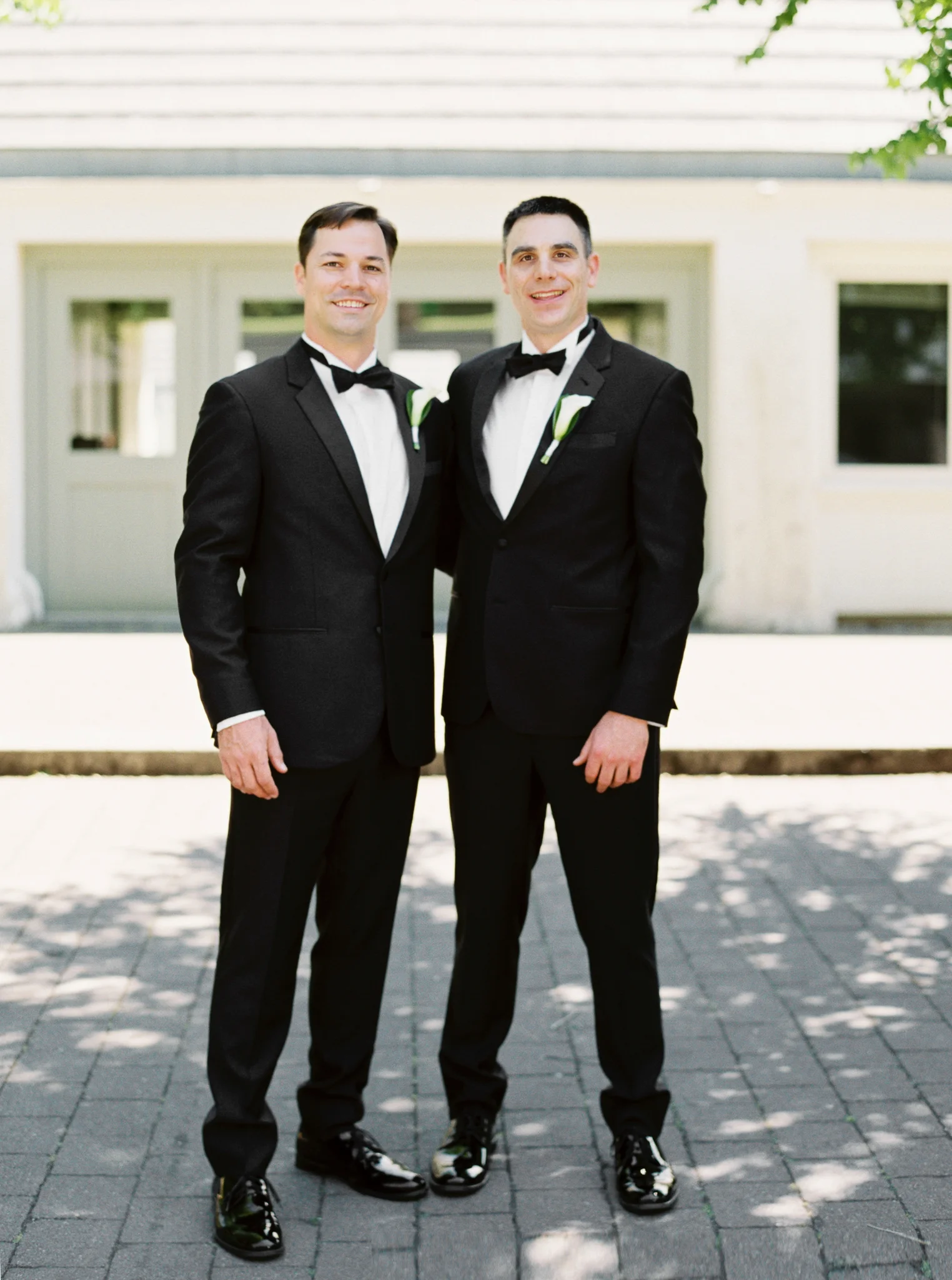 065OutliveCreative_Travel_Photographer_Videographer_Lewis&Clark_Oregon_Elegant_BlackTie_Destination_Wedding.jpg