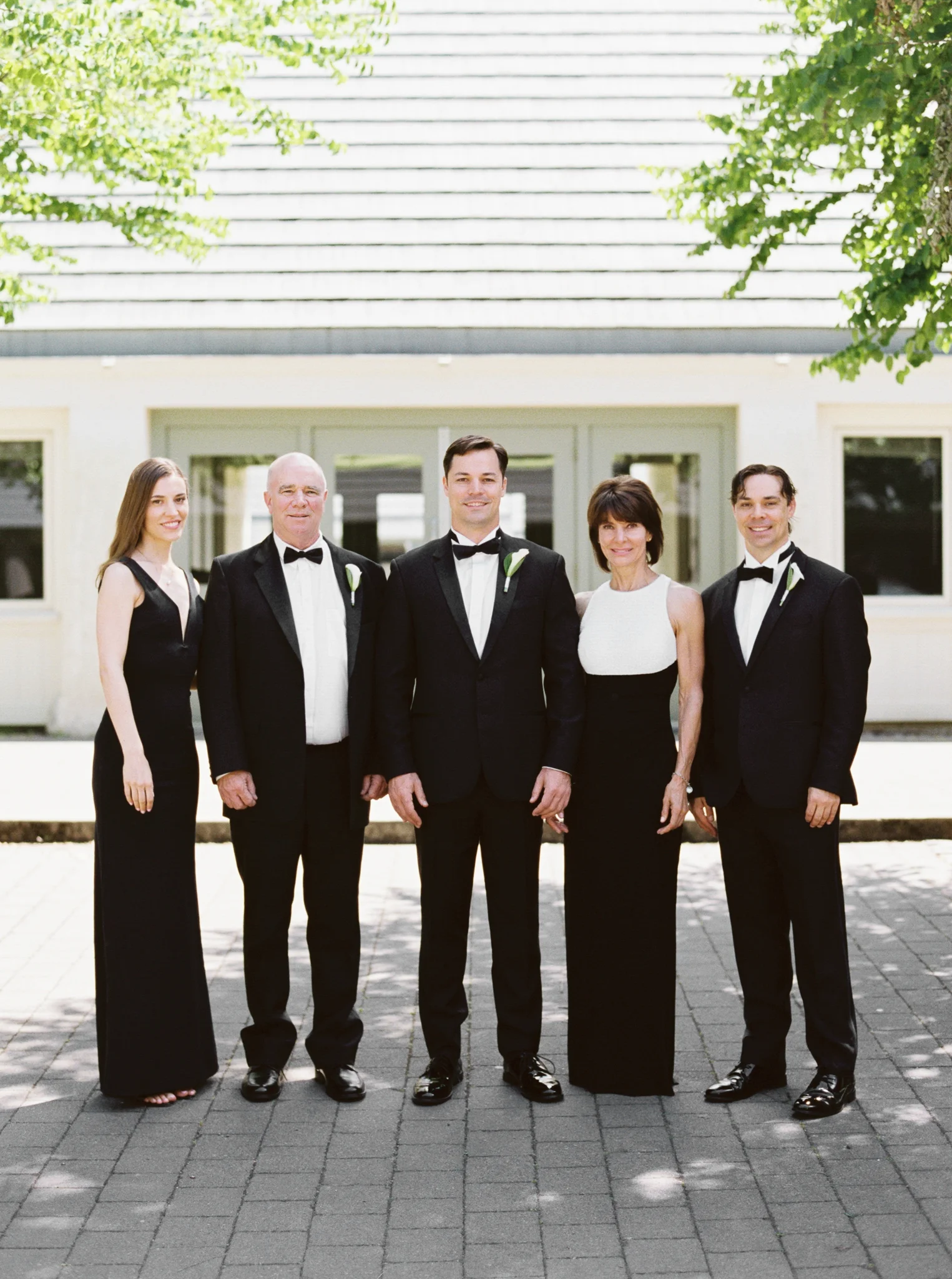 070OutliveCreative_Travel_Photographer_Videographer_Lewis&Clark_Oregon_Elegant_BlackTie_Destination_Wedding.jpg