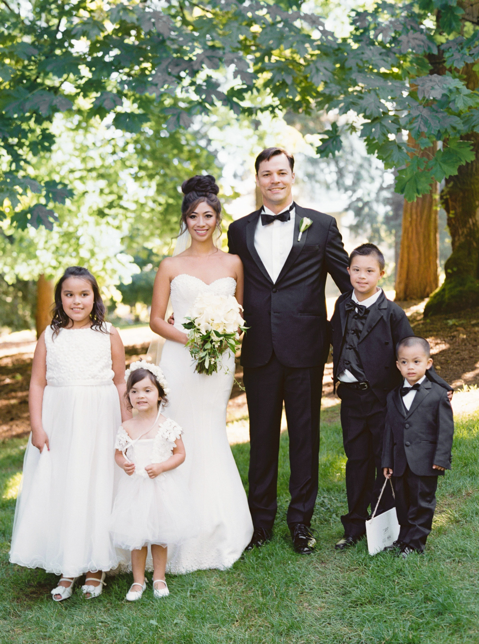 077OutliveCreative_Travel_Photographer_Videographer_Lewis&Clark_Oregon_Elegant_BlackTie_Destination_Wedding.jpg