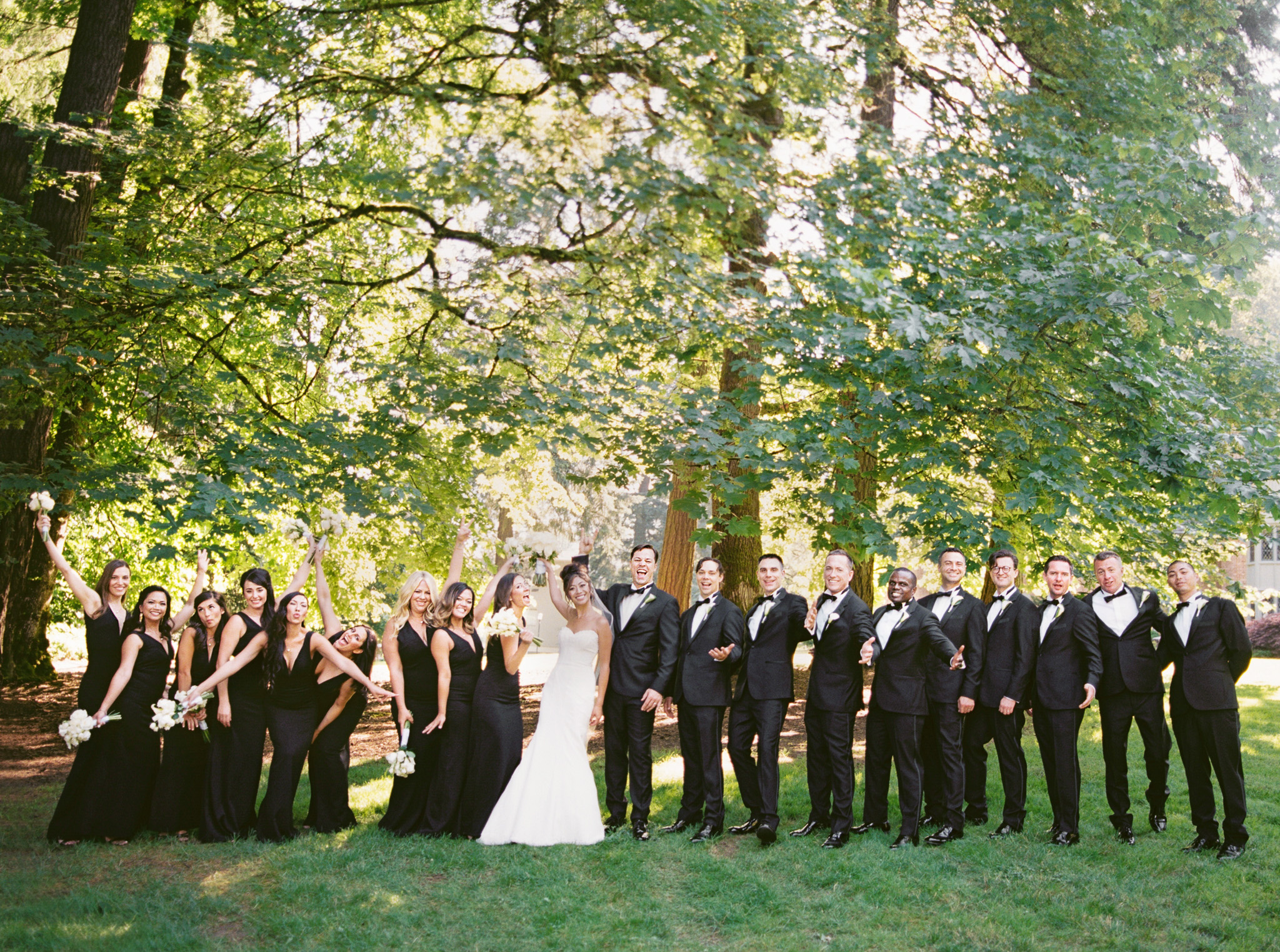 078OutliveCreative_Travel_Photographer_Videographer_Lewis&Clark_Oregon_Elegant_BlackTie_Destination_Wedding.jpg