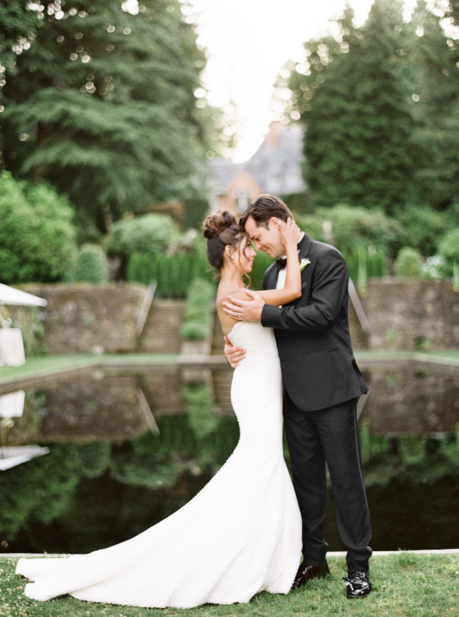 083OutliveCreative_Travel_Photographer_Videographer_Lewis&Clark_Oregon_Elegant_BlackTie_Destination_Wedding.jpg