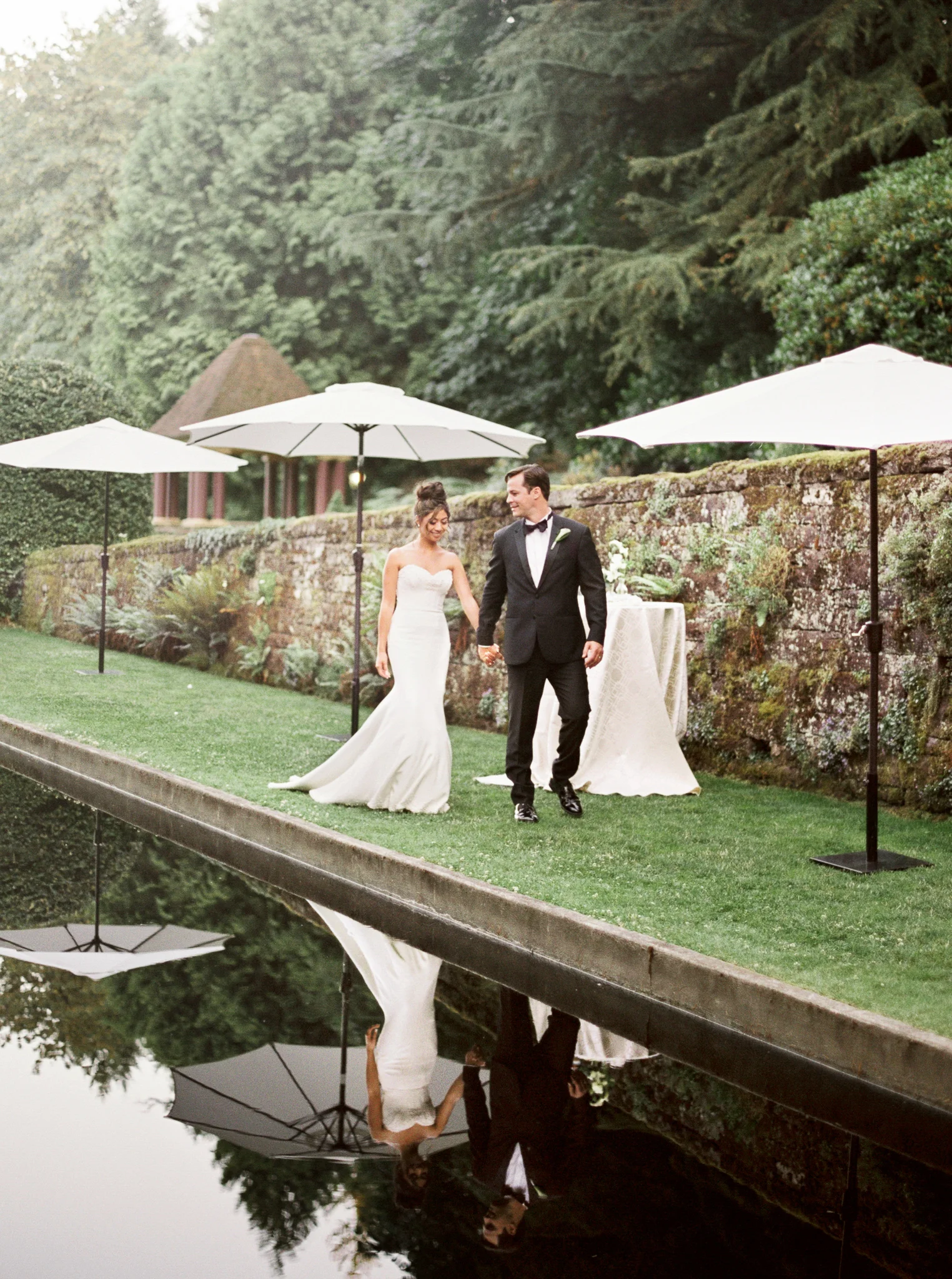 084OutliveCreative_Travel_Photographer_Videographer_Lewis&Clark_Oregon_Elegant_BlackTie_Destination_Wedding.jpg