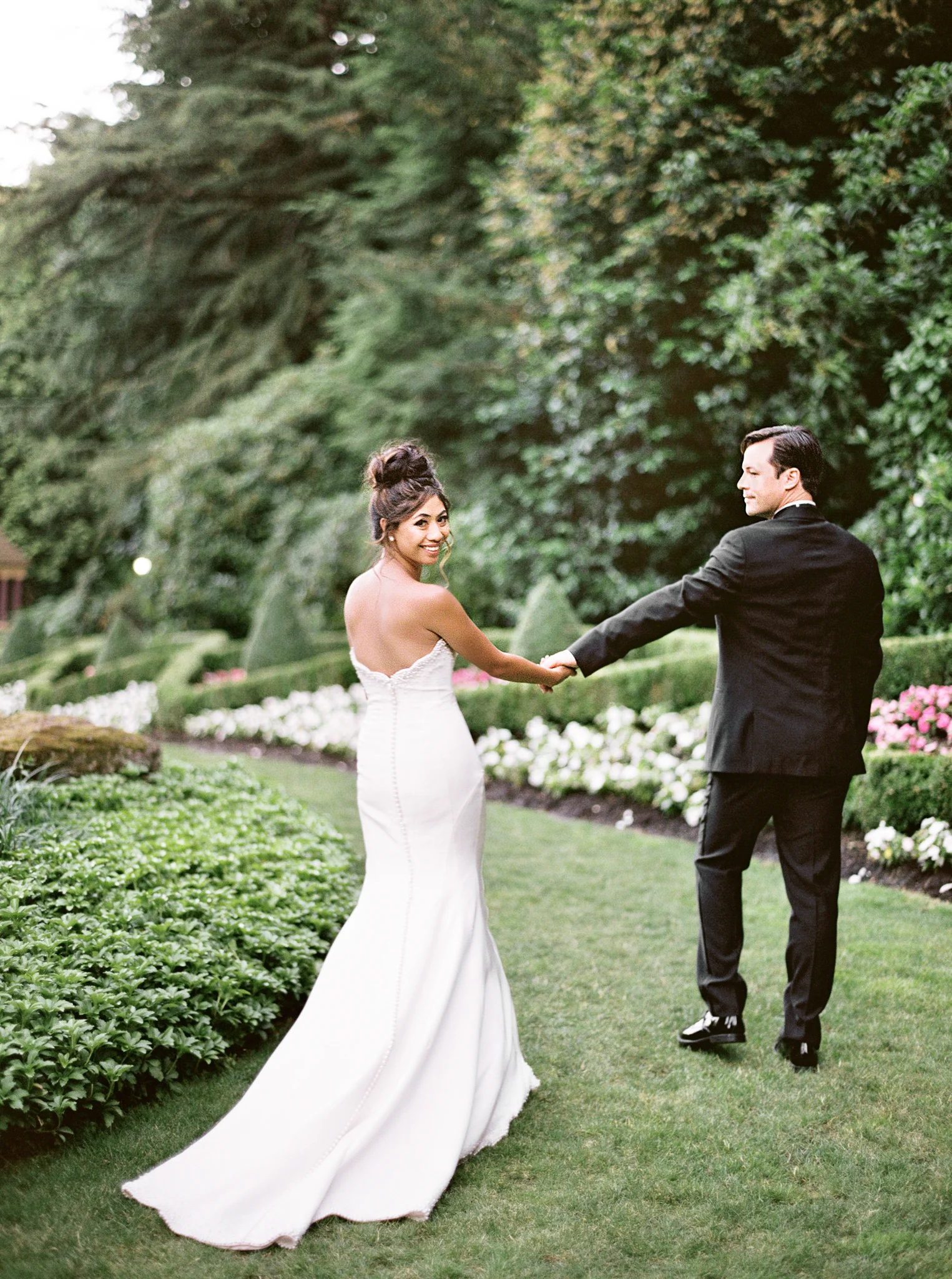 105OutliveCreative_Travel_Photographer_Videographer_Lewis&Clark_Oregon_Elegant_BlackTie_Destination_Wedding.jpg