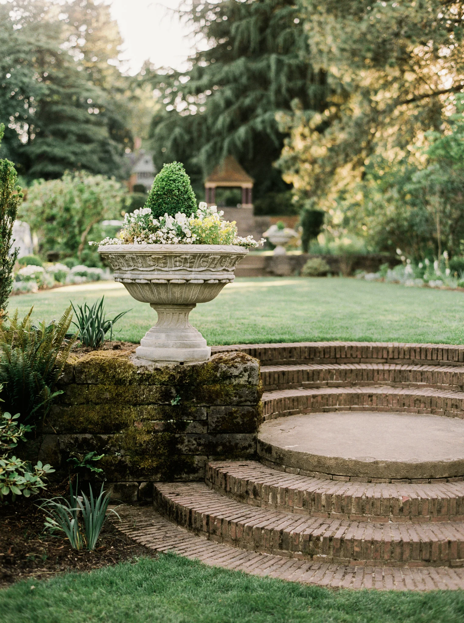 106OutliveCreative_Travel_Photographer_Videographer_Lewis&Clark_Oregon_Elegant_BlackTie_Destination_Wedding.jpg