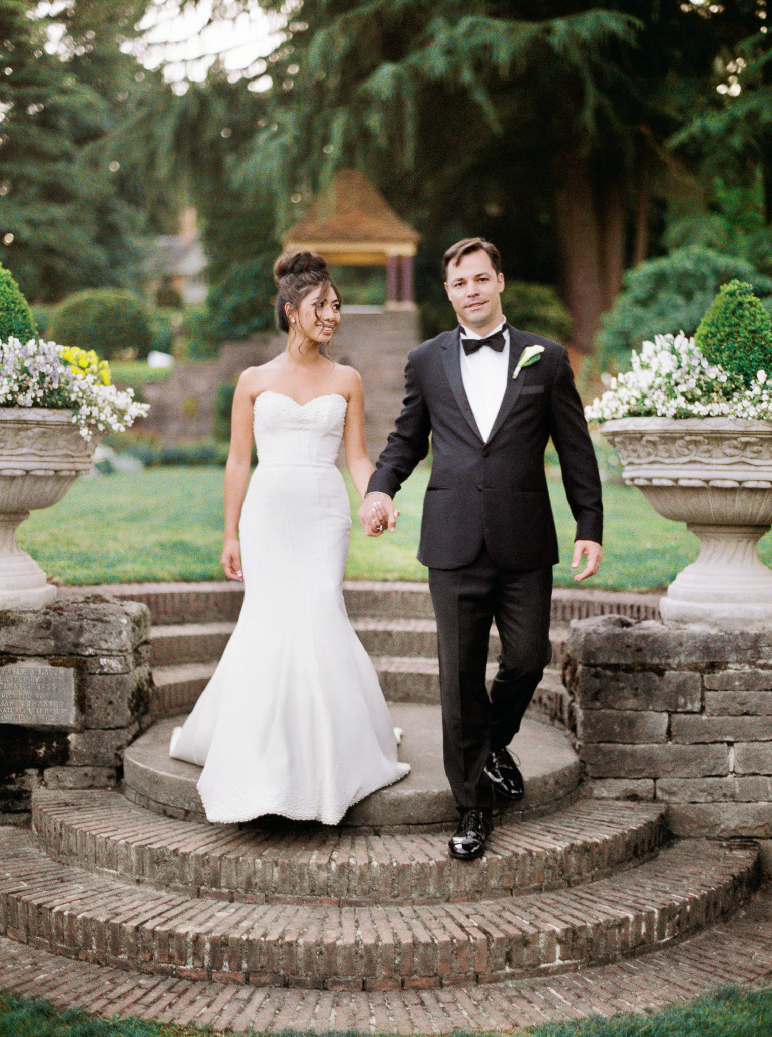 108OutliveCreative_Travel_Photographer_Videographer_Lewis&Clark_Oregon_Elegant_BlackTie_Destination_Wedding.jpg