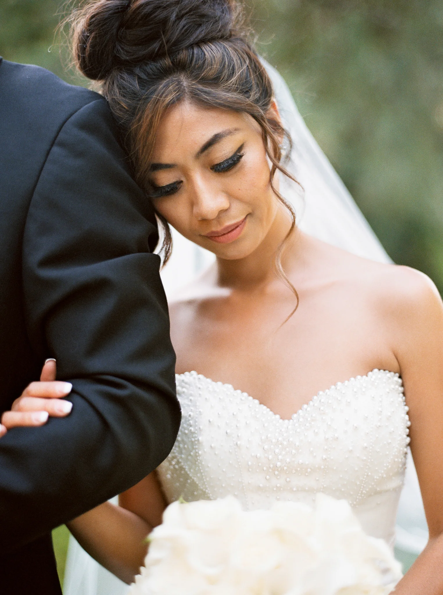109OutliveCreative_Travel_Photographer_Videographer_Lewis&Clark_Oregon_Elegant_BlackTie_Destination_Wedding.jpg