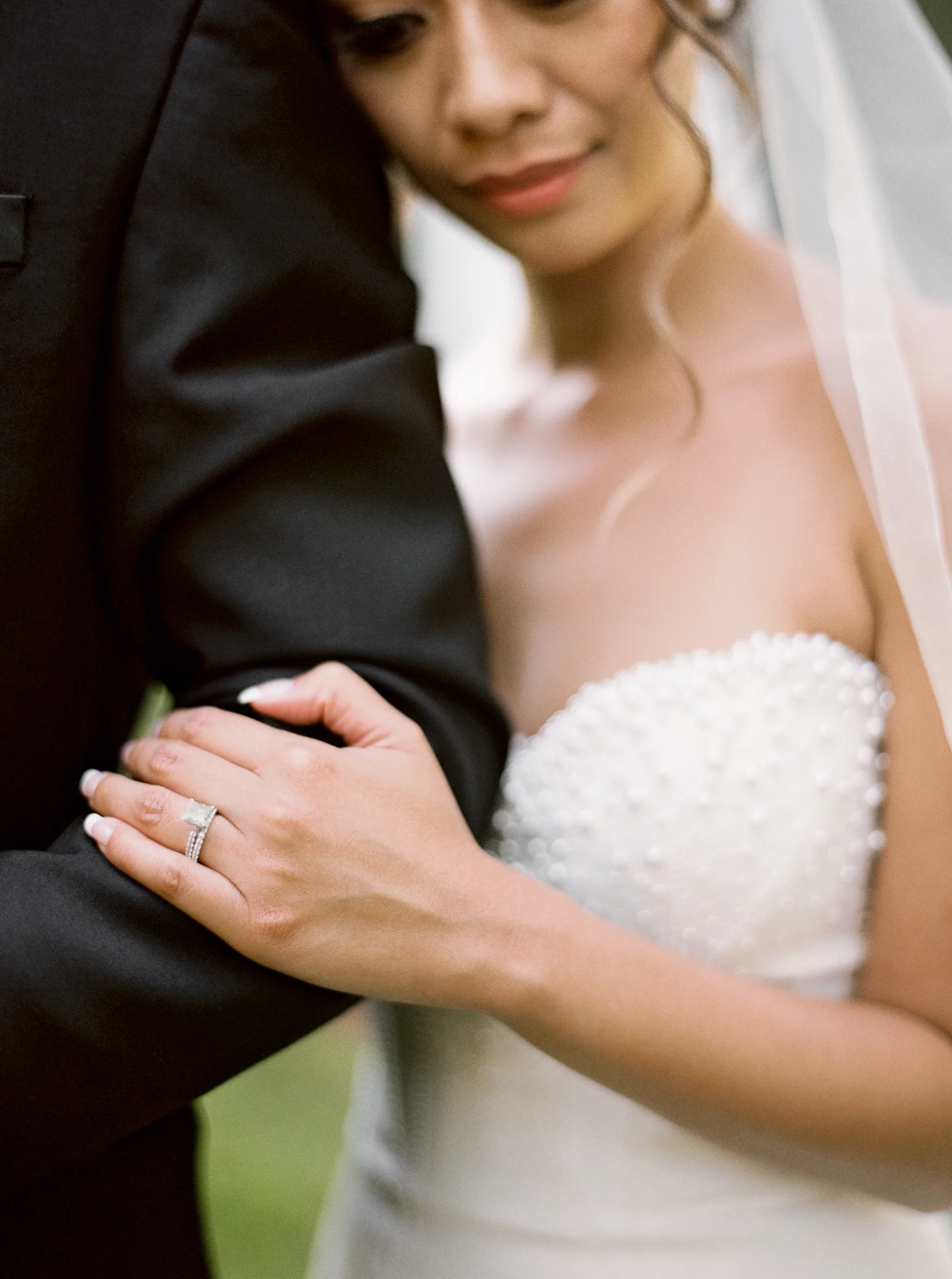 111OutliveCreative_Travel_Photographer_Videographer_Lewis&Clark_Oregon_Elegant_BlackTie_Destination_Wedding.jpg