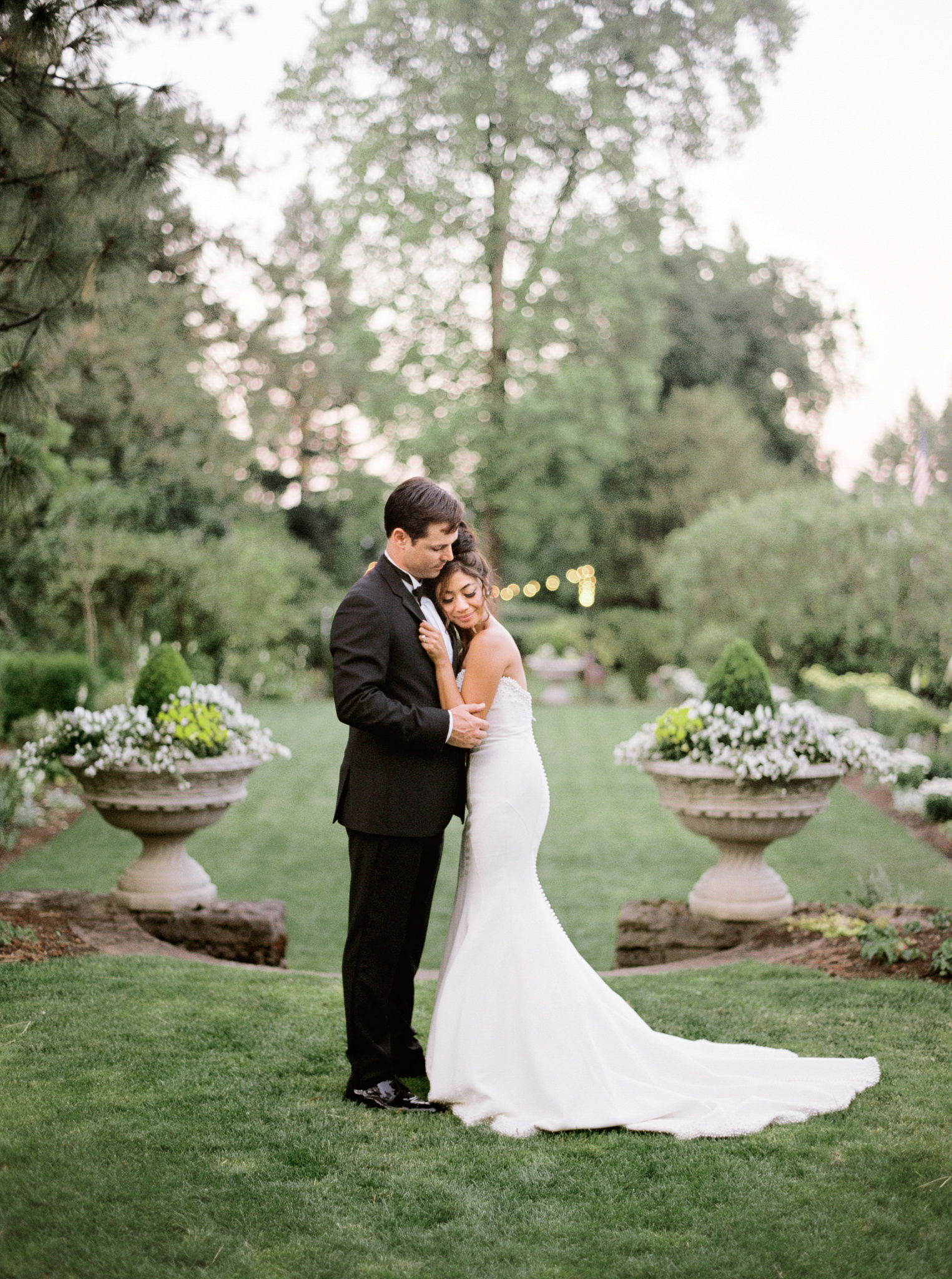 112OutliveCreative_Travel_Photographer_Videographer_Lewis&Clark_Oregon_Elegant_BlackTie_Destination_Wedding.jpg