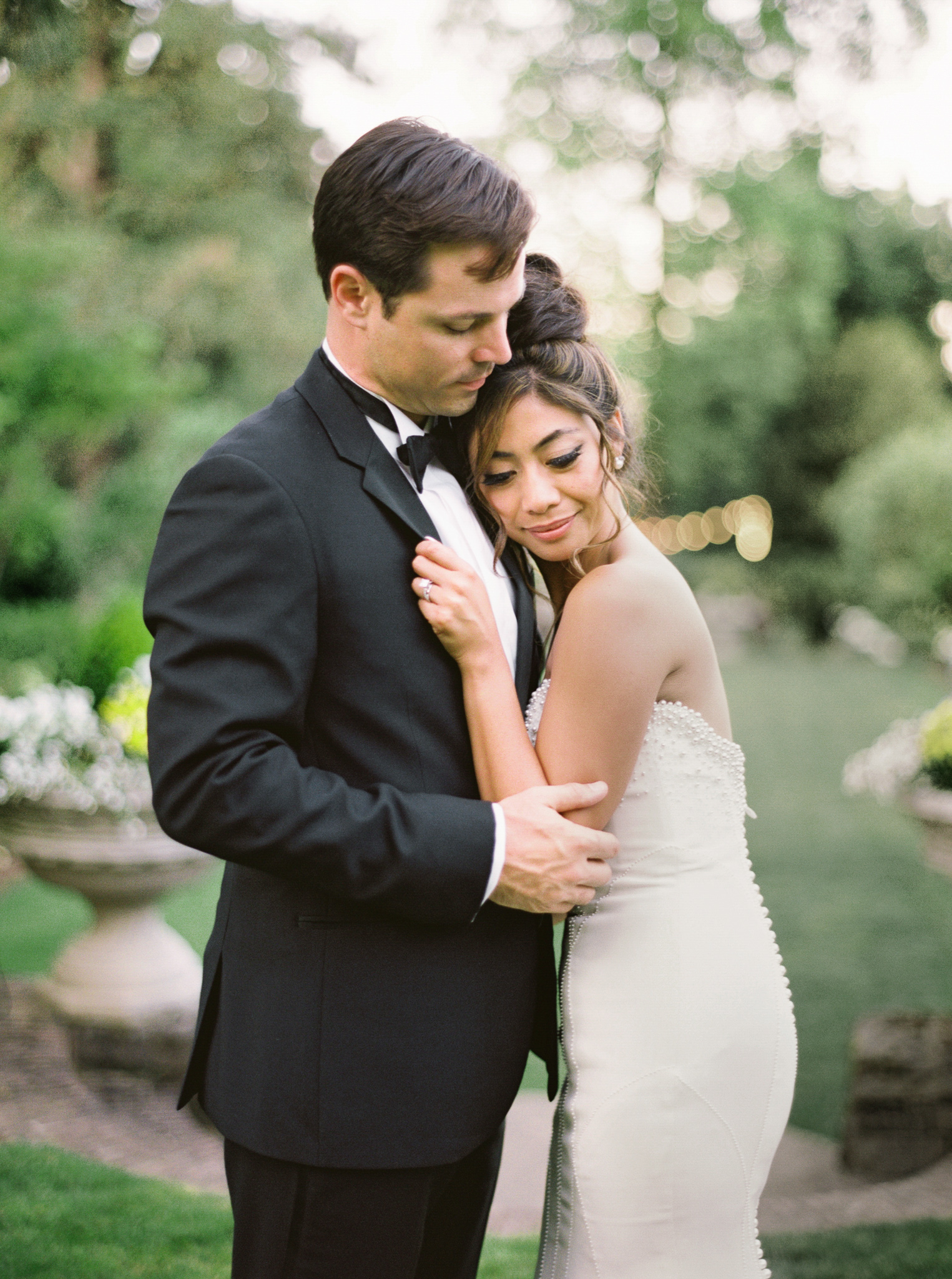 113OutliveCreative_Travel_Photographer_Videographer_Lewis&Clark_Oregon_Elegant_BlackTie_Destination_Wedding.jpg