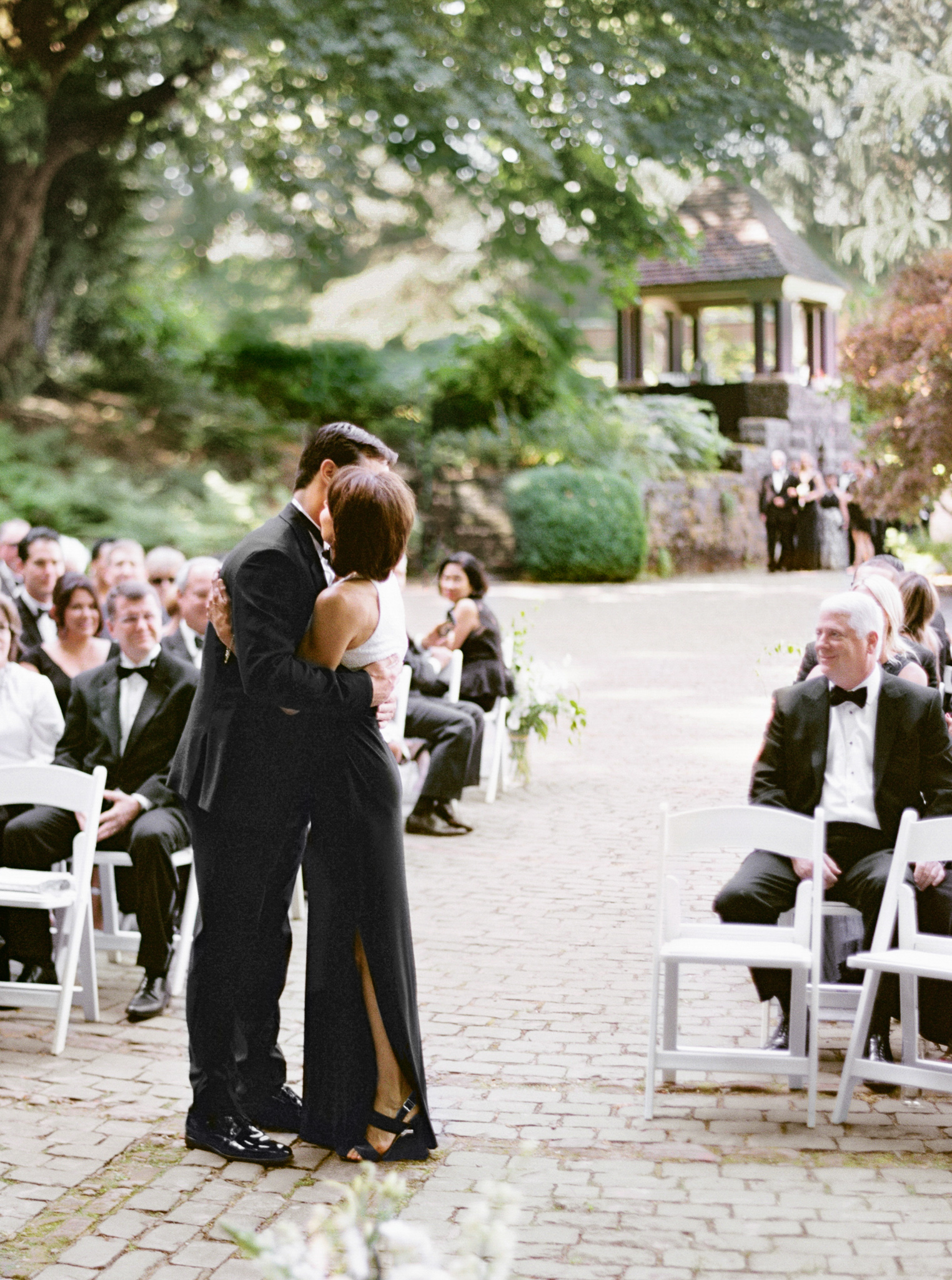 125OutliveCreative_Travel_Photographer_Videographer_Lewis&Clark_Oregon_Elegant_BlackTie_Destination_Wedding.jpg