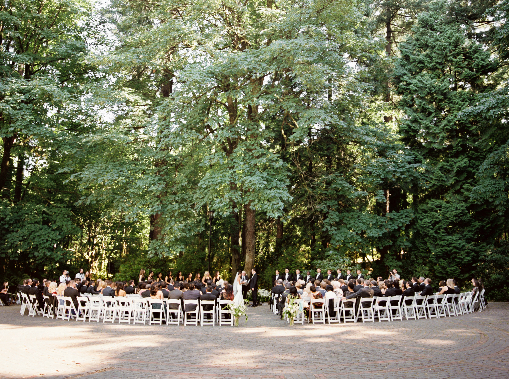 134OutliveCreative_Travel_Photographer_Videographer_Lewis&Clark_Oregon_Elegant_BlackTie_Destination_Wedding.jpg