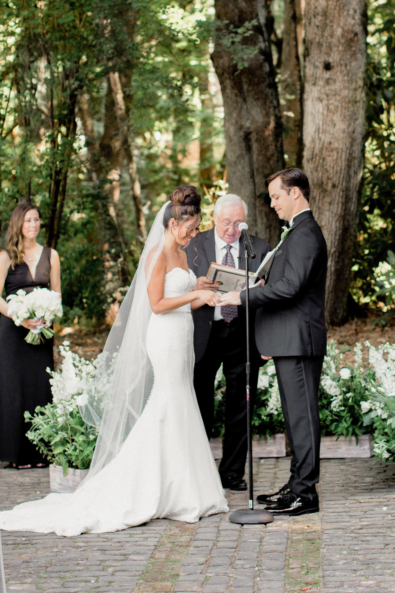 136OutliveCreative_Travel_Photographer_Videographer_Lewis&Clark_Oregon_Elegant_BlackTie_Destination_Wedding.jpg