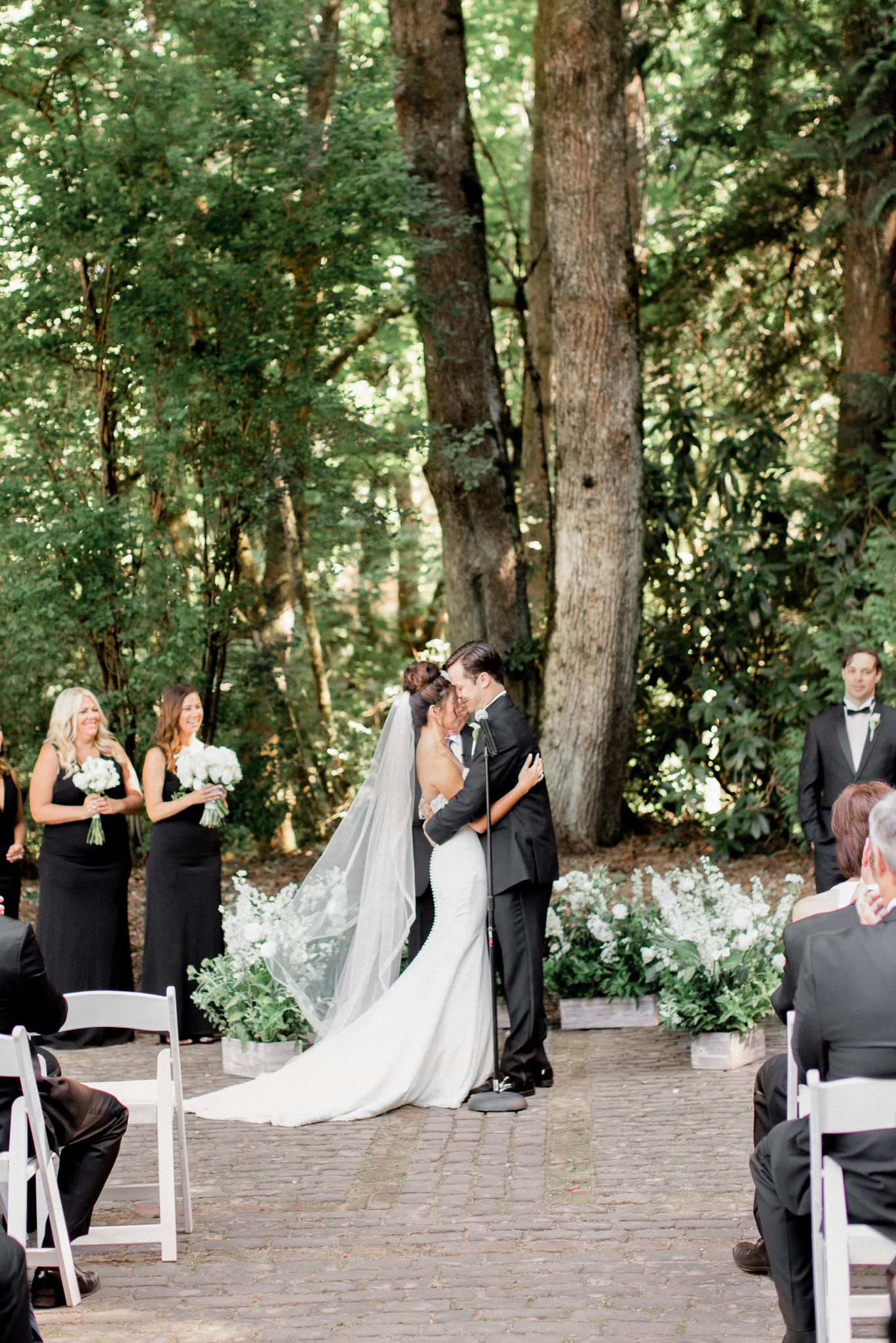 143OutliveCreative_Travel_Photographer_Videographer_Lewis&Clark_Oregon_Elegant_BlackTie_Destination_Wedding.jpg