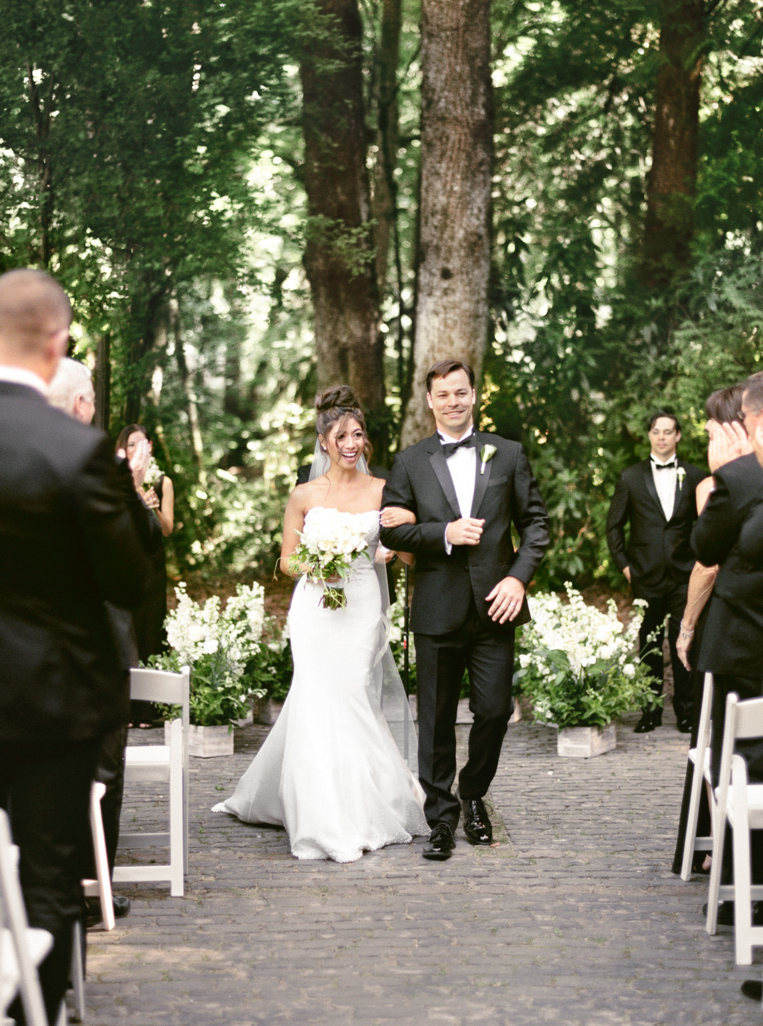 144OutliveCreative_Travel_Photographer_Videographer_Lewis&Clark_Oregon_Elegant_BlackTie_Destination_Wedding.jpg