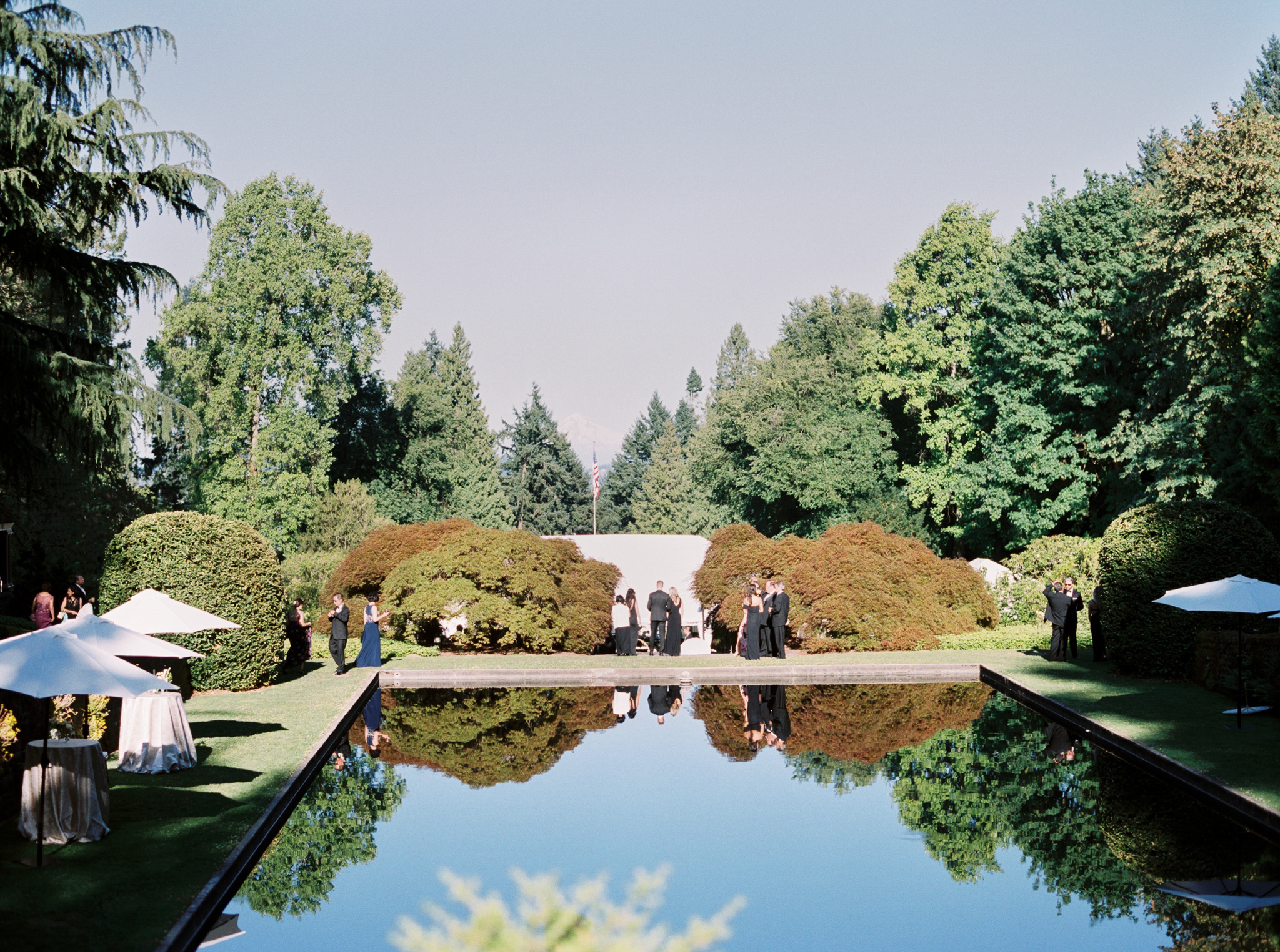 148OutliveCreative_Travel_Photographer_Videographer_Lewis&Clark_Oregon_Elegant_BlackTie_Destination_Wedding.jpg