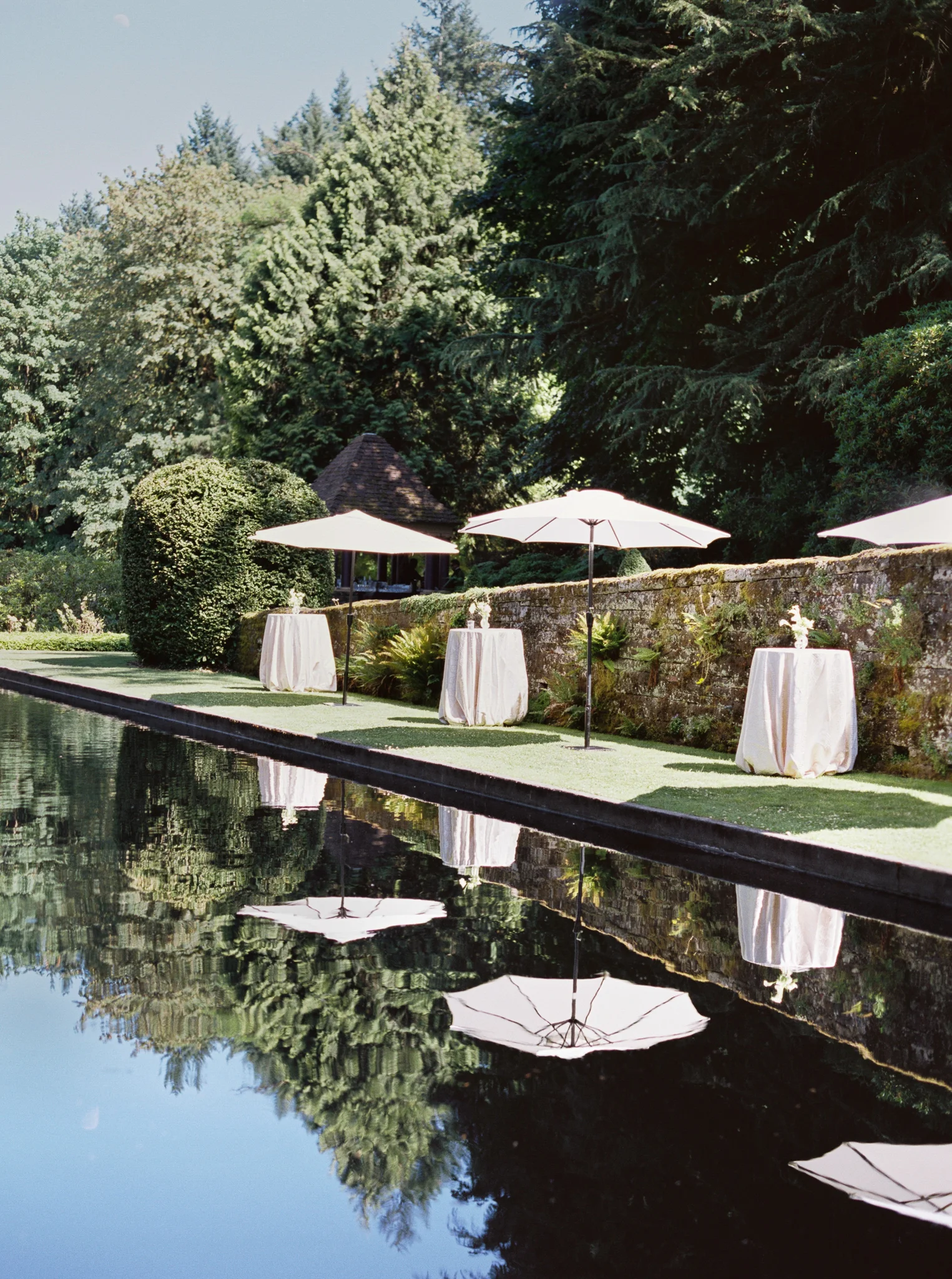 152OutliveCreative_Travel_Photographer_Videographer_Lewis&Clark_Oregon_Elegant_BlackTie_Destination_Wedding.jpg
