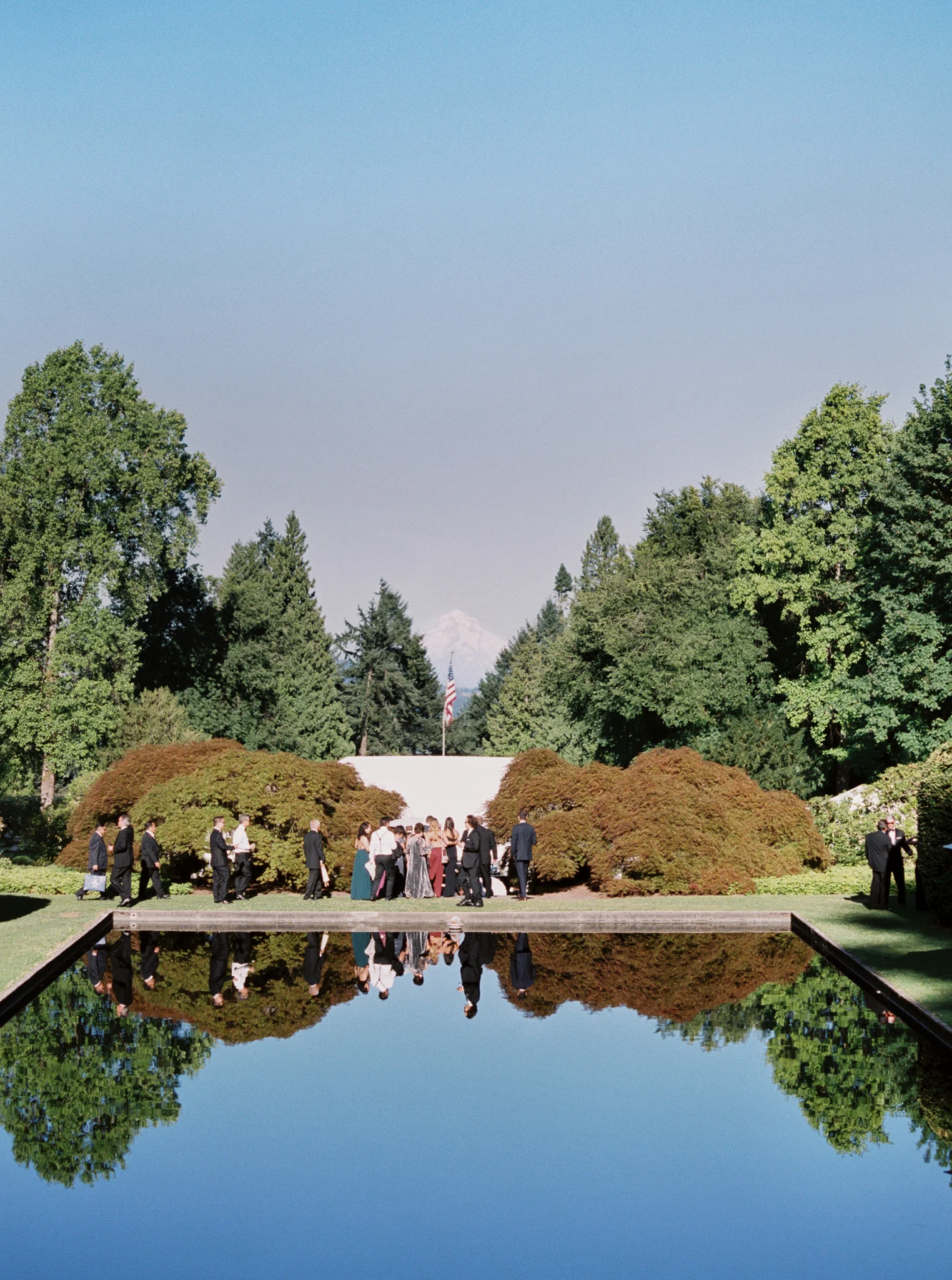 153OutliveCreative_Travel_Photographer_Videographer_Lewis&Clark_Oregon_Elegant_BlackTie_Destination_Wedding.jpg